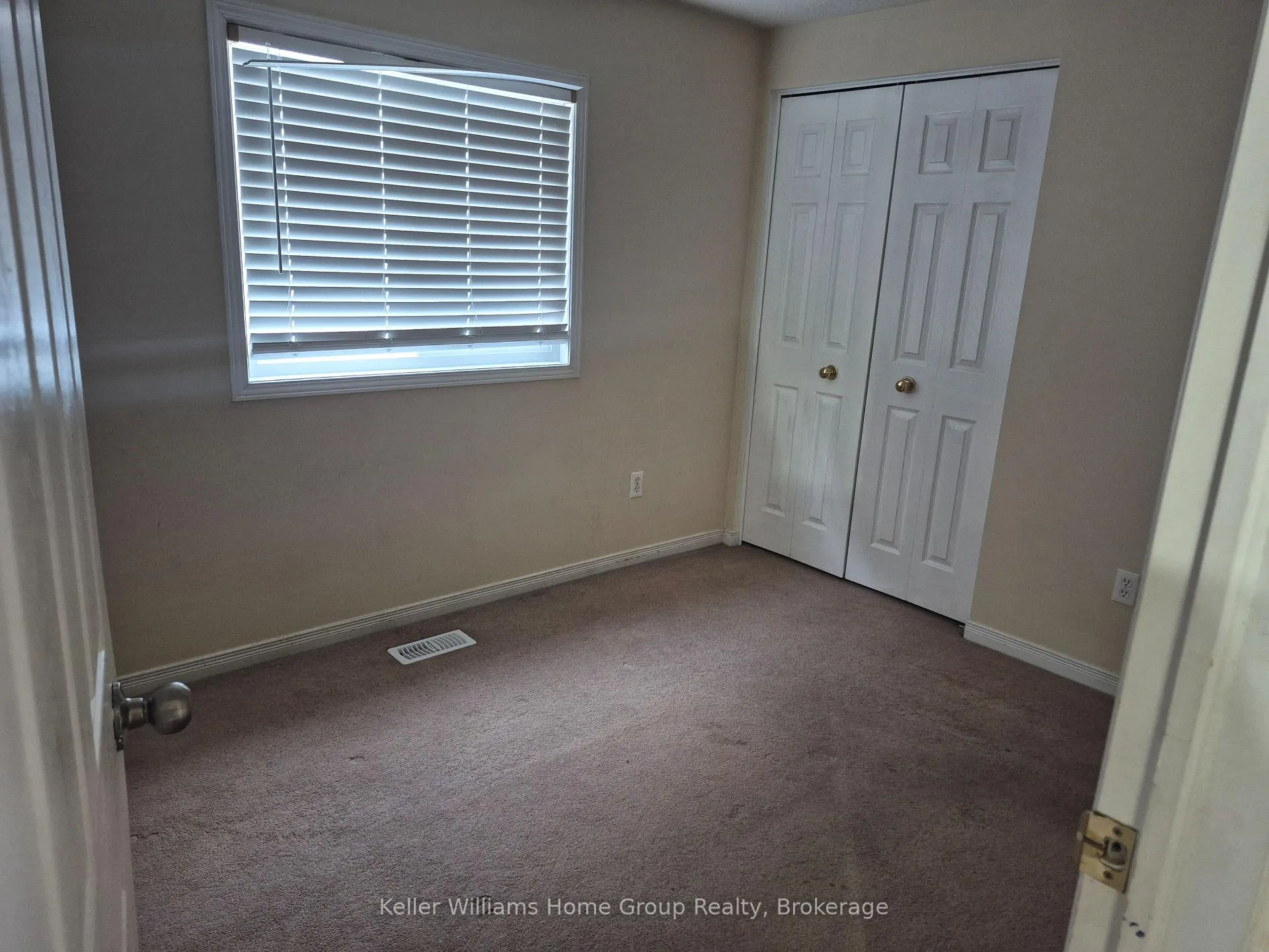 Photo 15 of 10 Donnenwerth Drive, Kitchener — HOMEH