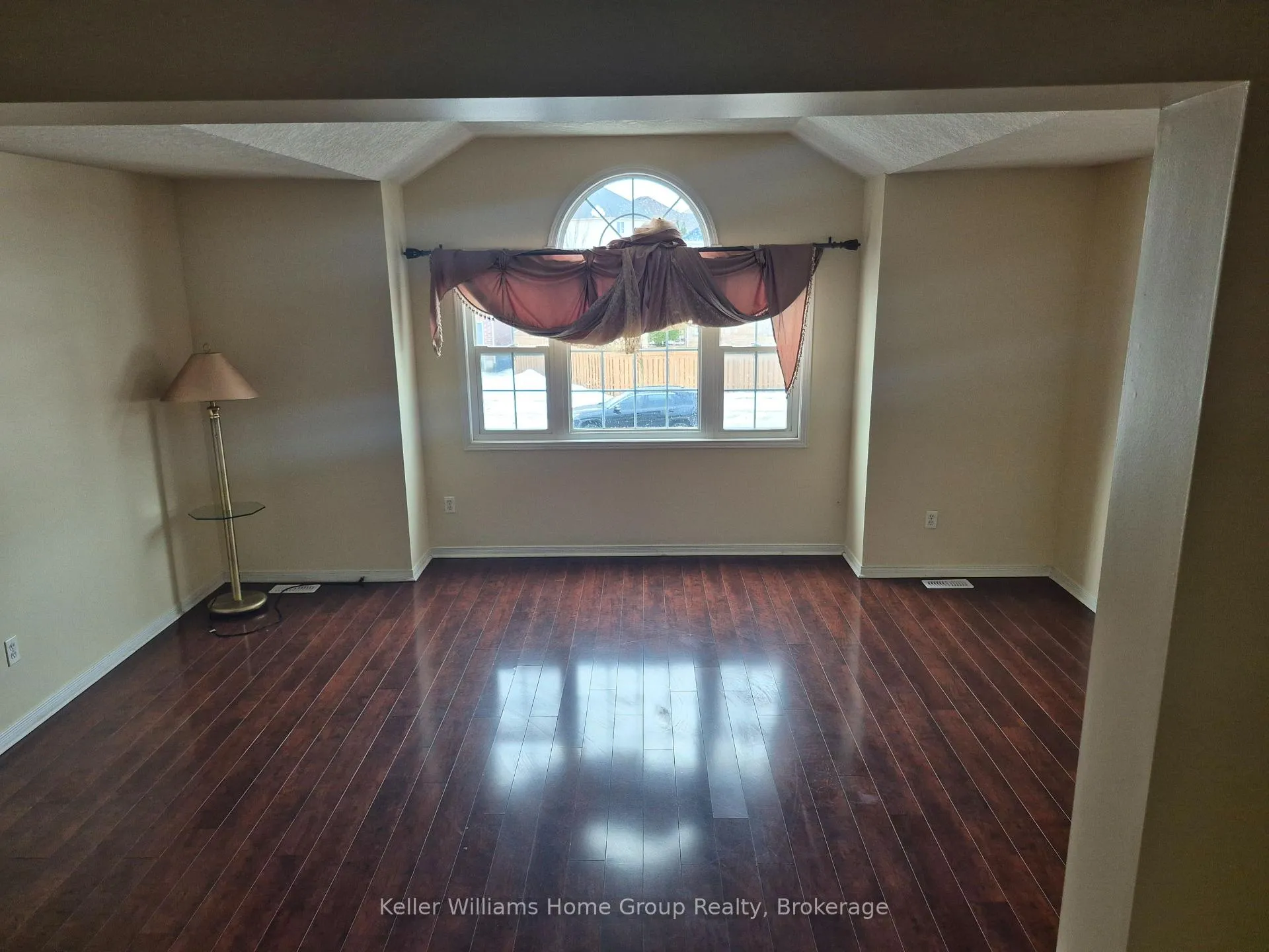 Photo 16 of 10 Donnenwerth Drive, Kitchener — HOMEH