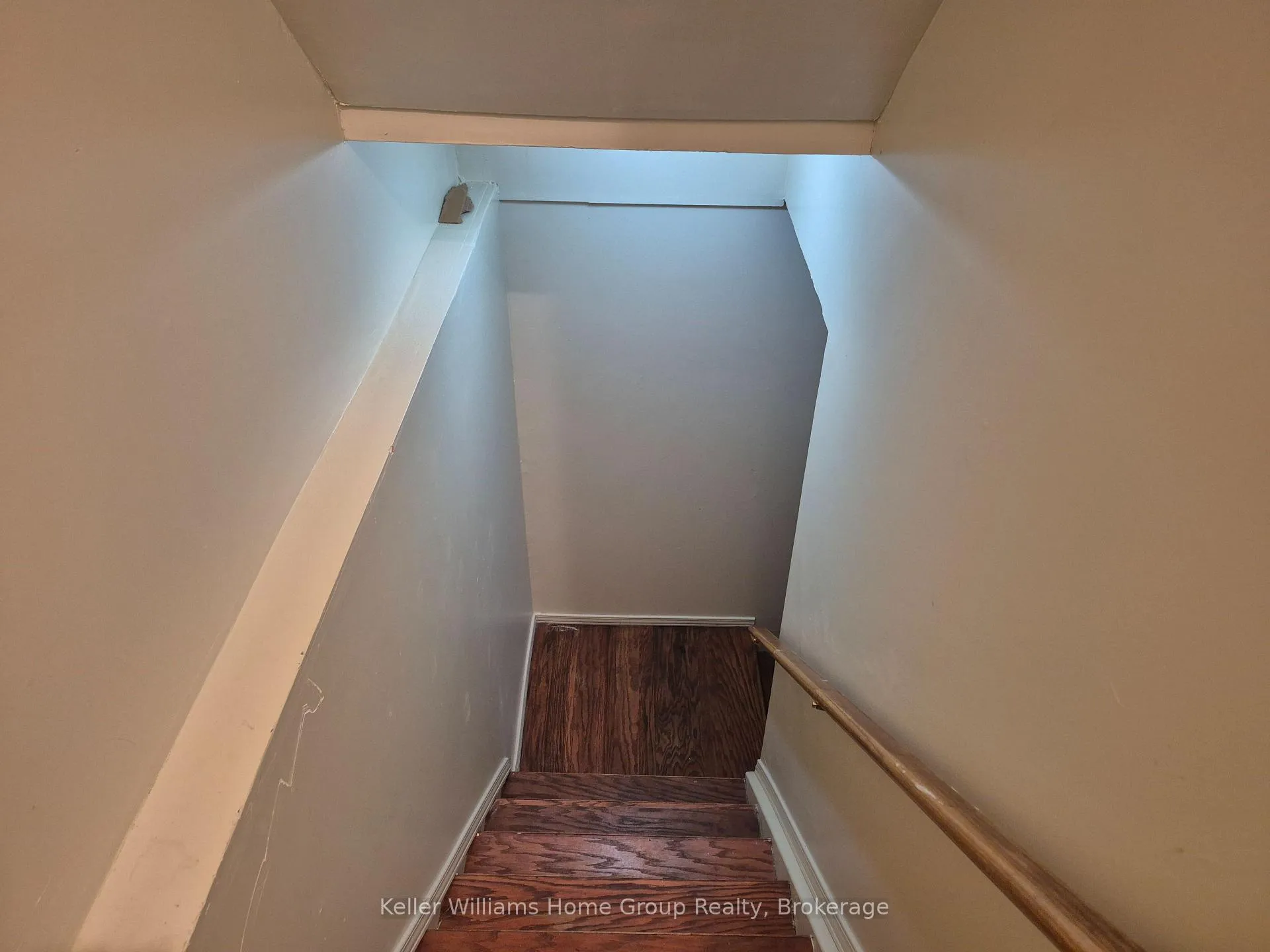 Photo 18 of 10 Donnenwerth Drive, Kitchener — HOMEH