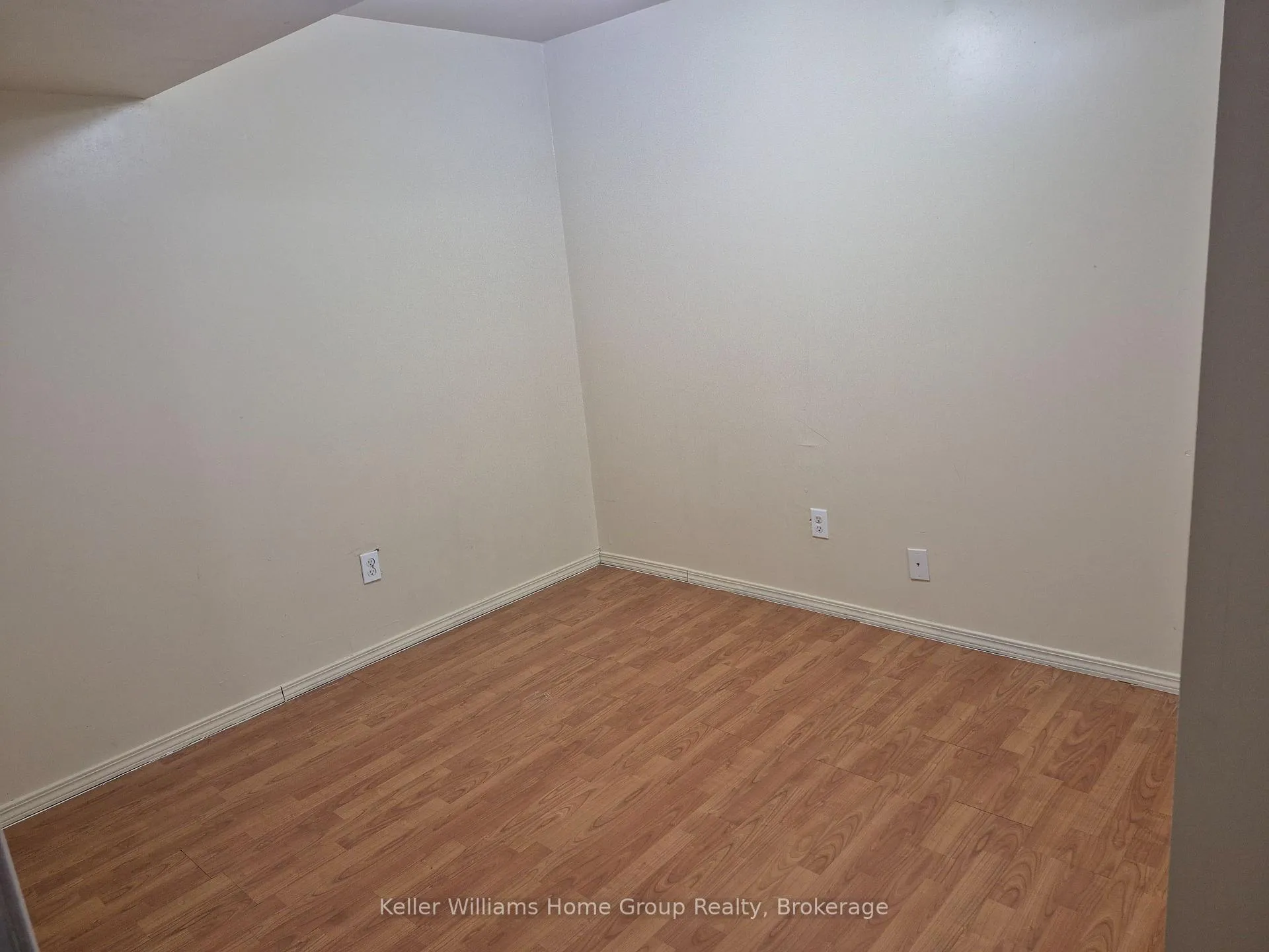 Photo 20 of 10 Donnenwerth Drive, Kitchener — HOMEH