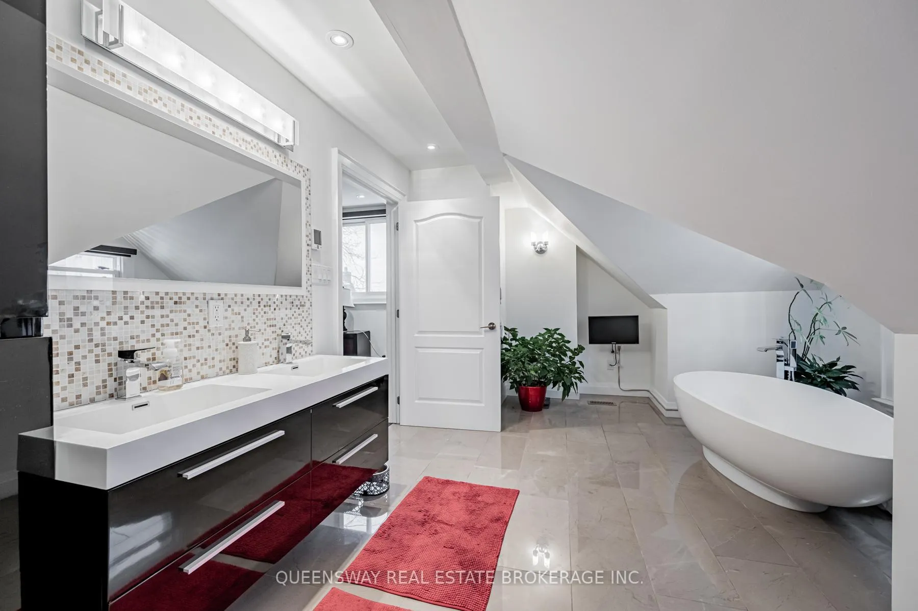 Photo 22 of 1A Hogarth Avenue, Toronto, North Riverdale — HOMEH