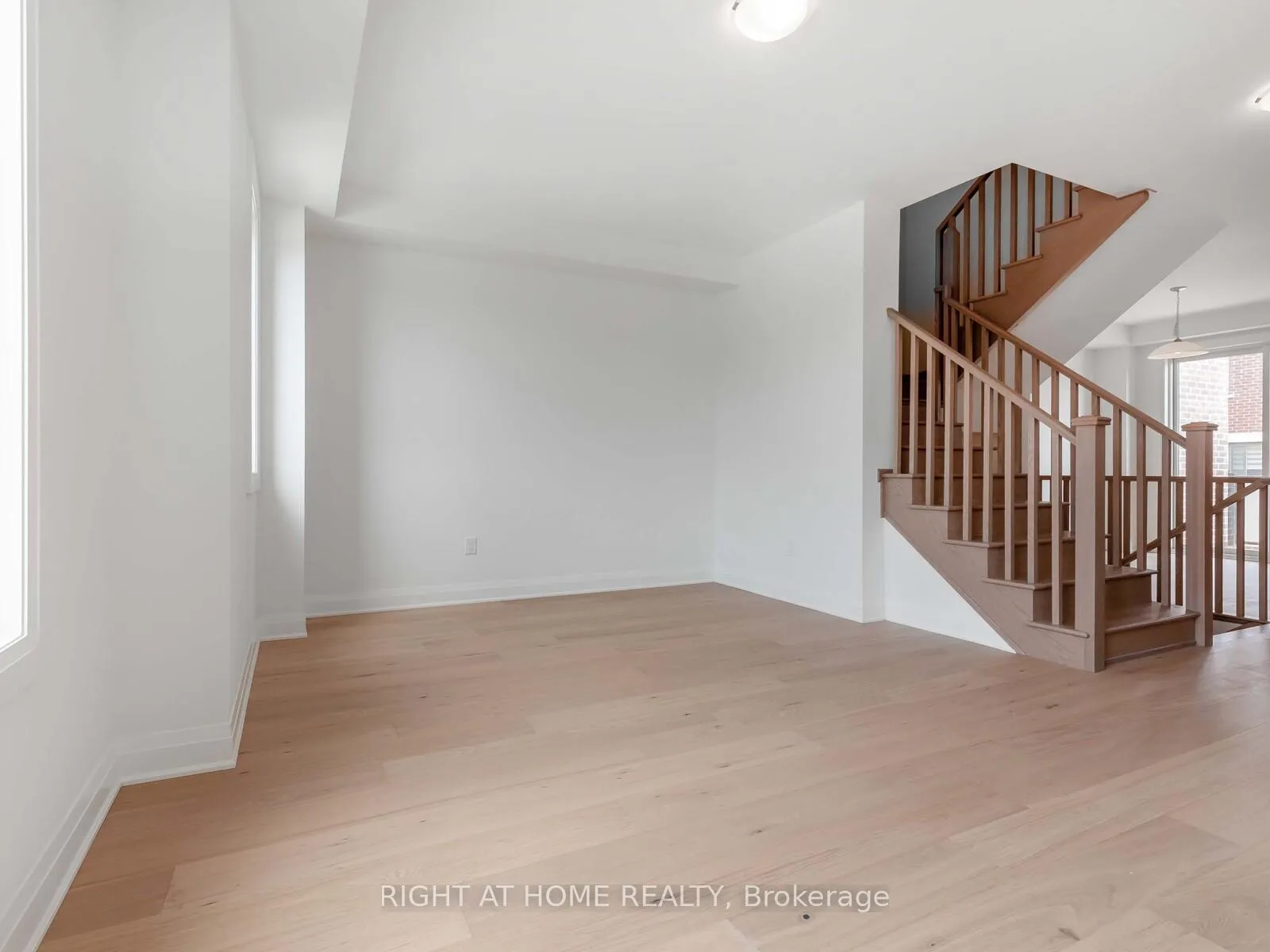 Photo 5 of 3 Wisla Avenue, Markham, Rural Markham — HOMEH