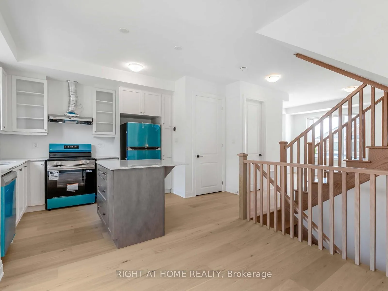 Photo 11 of 3 Wisla Avenue, Markham, Rural Markham — HOMEH