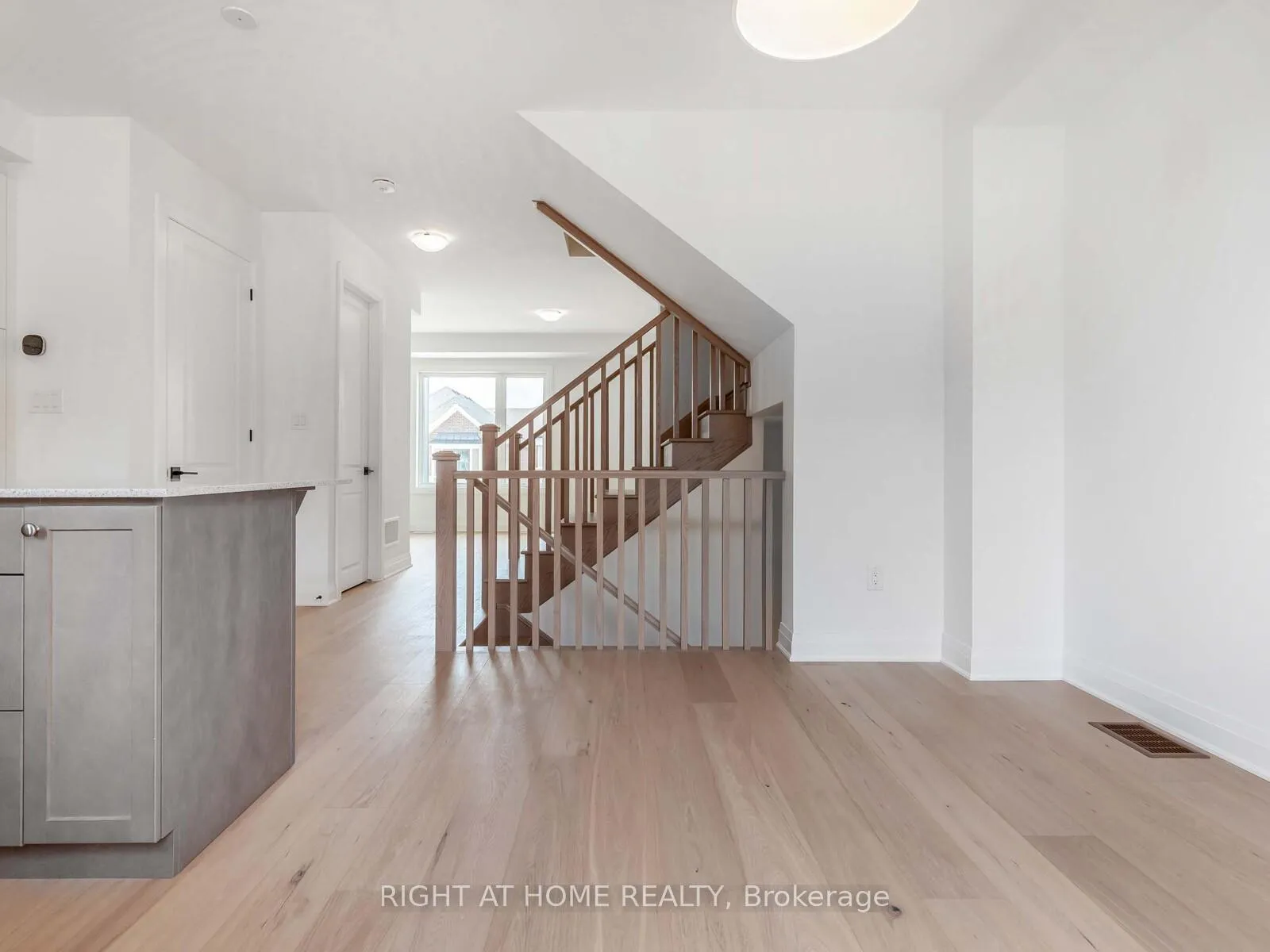 Photo 12 of 3 Wisla Avenue, Markham, Rural Markham — HOMEH