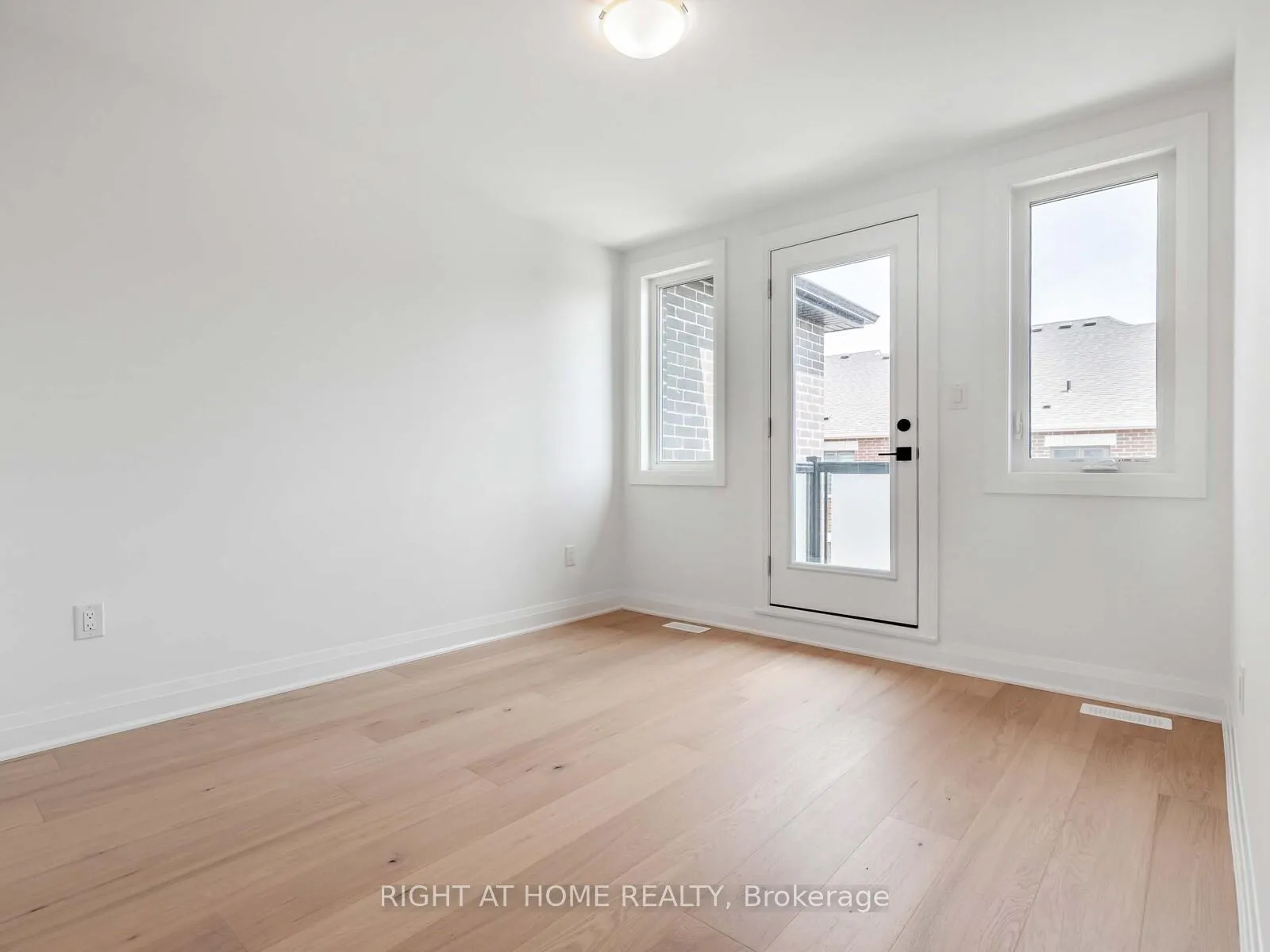 Photo 13 of 3 Wisla Avenue, Markham, Rural Markham — HOMEH