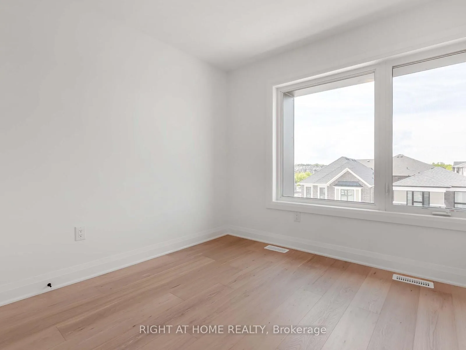 Photo 16 of 3 Wisla Avenue, Markham, Rural Markham — HOMEH