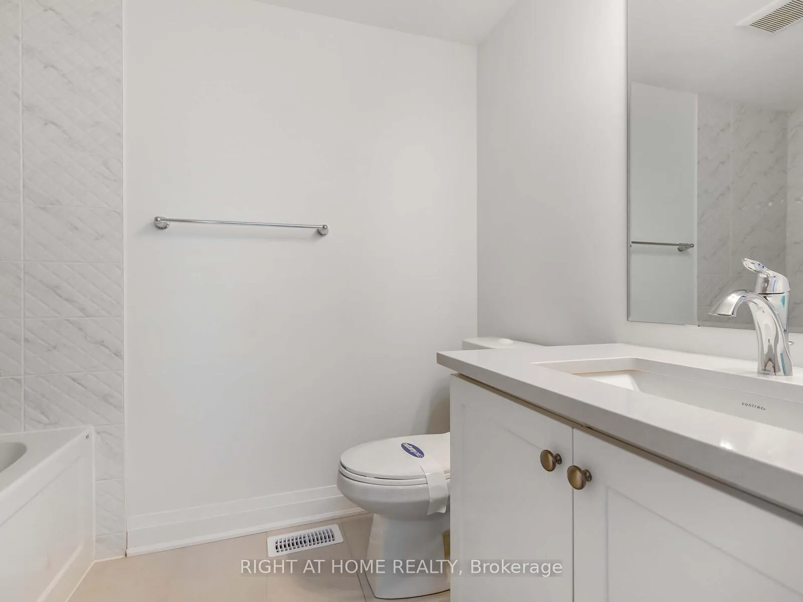 Photo 17 of 3 Wisla Avenue, Markham, Rural Markham — HOMEH