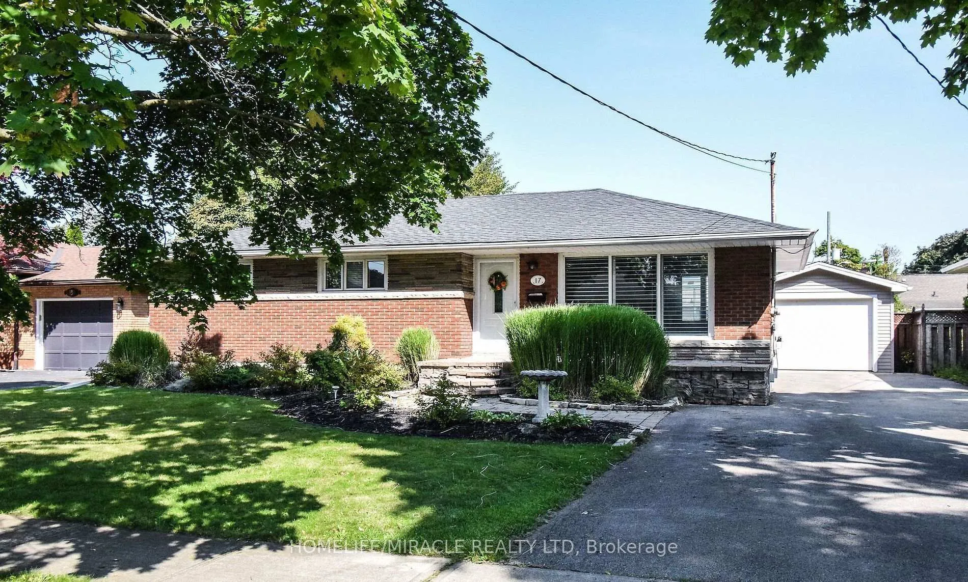 Photo 1 of 17 Grosvenor Street, St. Catharines, Bunting/Linwell — HOMEH