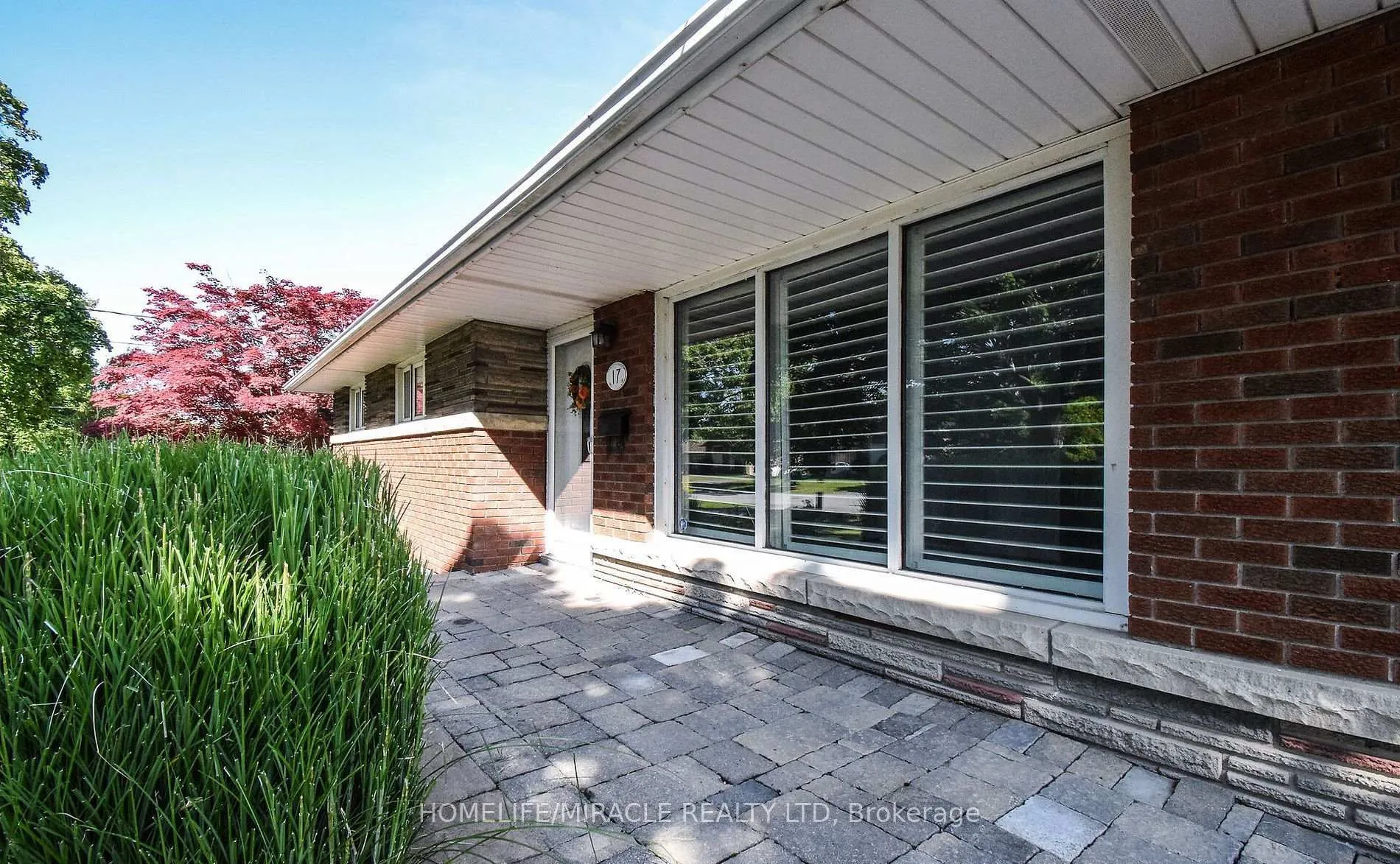 Photo 3 of 17 Grosvenor Street, St. Catharines, Bunting/Linwell — HOMEH