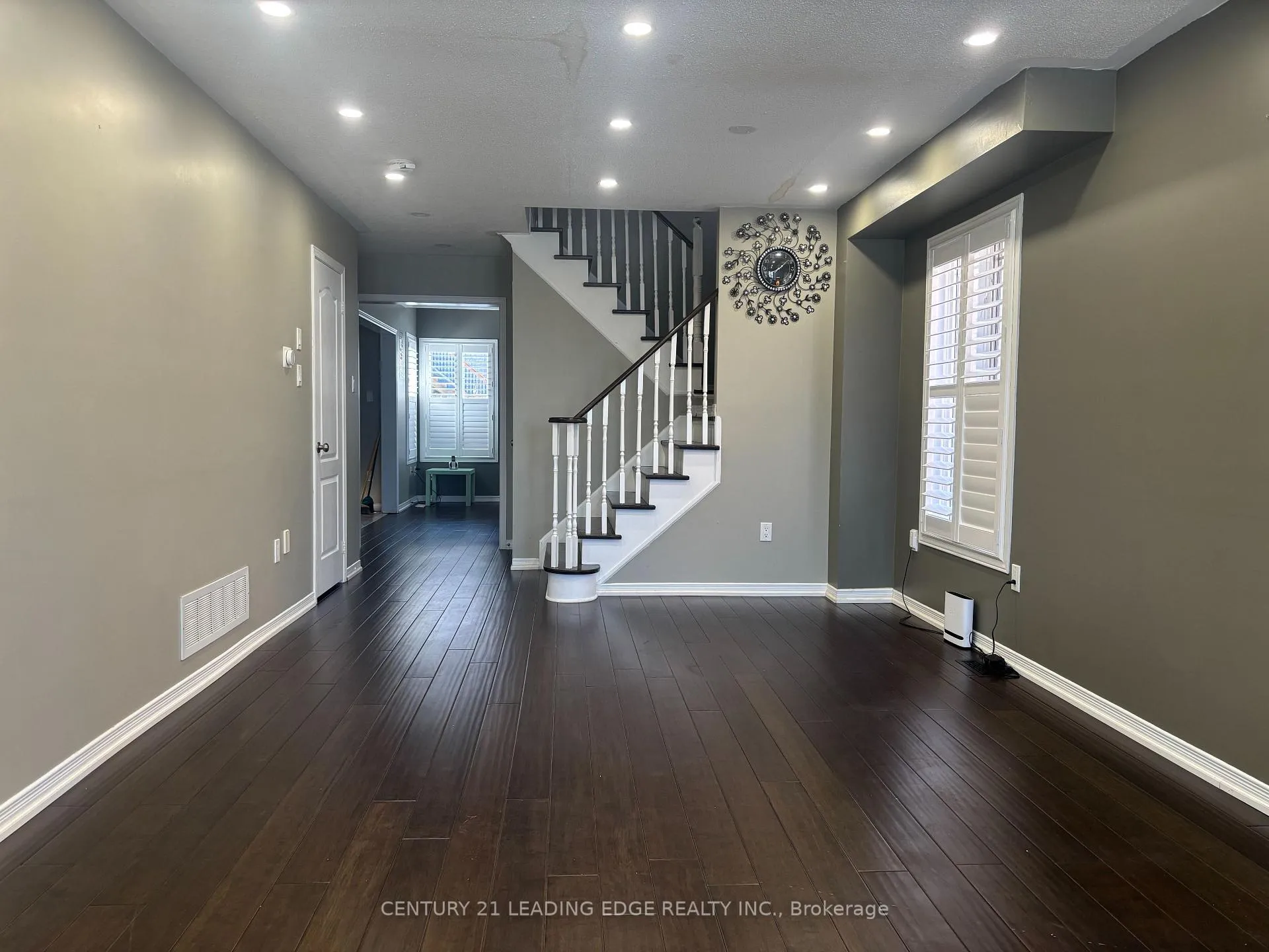 Photo 2 of 10 Sivyer Crescent, Ajax, Northeast Ajax — HOMEH