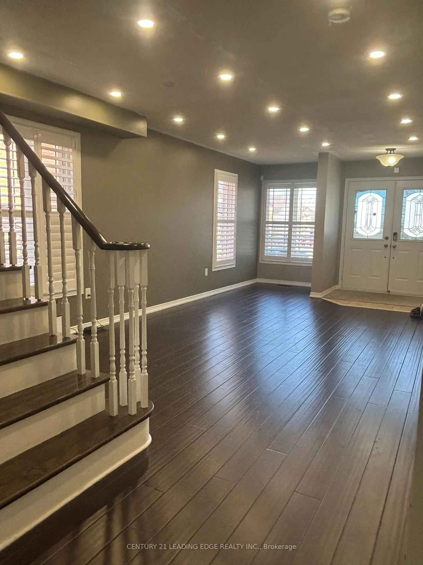 Photo 3 of 10 Sivyer Crescent, Ajax, Northeast Ajax — HOMEH
