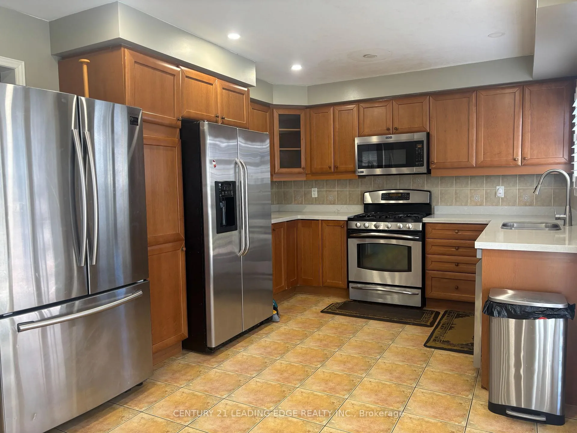 Photo 5 of 10 Sivyer Crescent, Ajax, Northeast Ajax — HOMEH