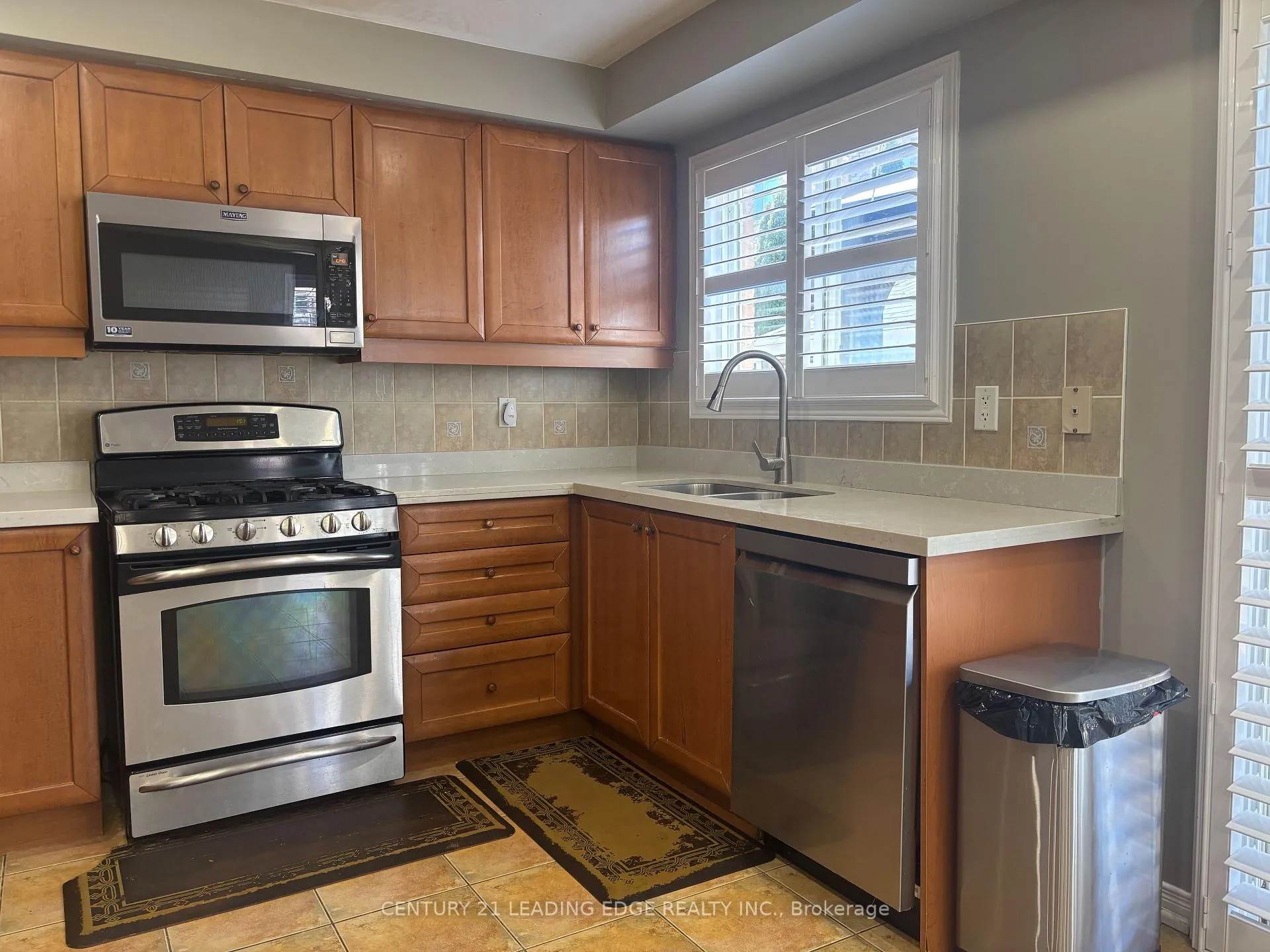 Photo 6 of 10 Sivyer Crescent, Ajax, Northeast Ajax — HOMEH