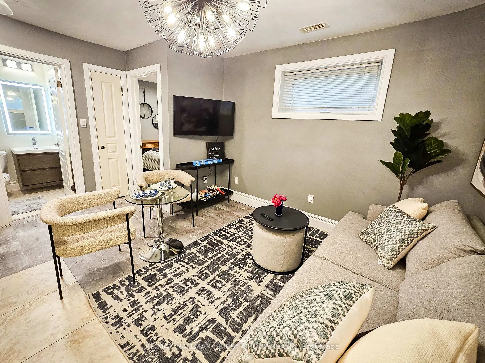 Photo 2 of Unit Basement 1, 22 Roberta Drive, Toronto, Englemount-Lawrence — HOMEH