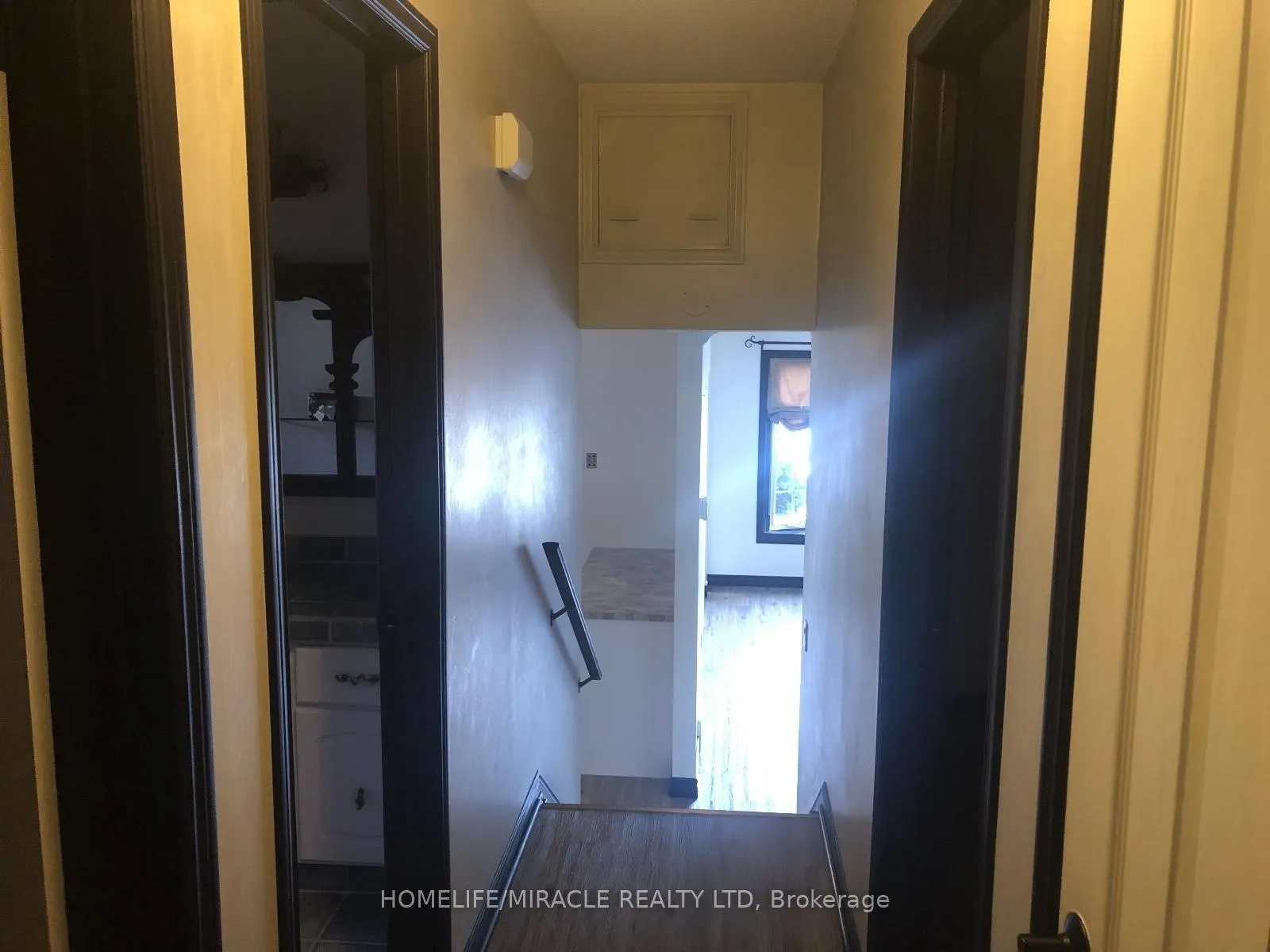 Photo 6 of Unit Upper, 171 Larchwood Circle, Welland, N. Welland — HOMEH