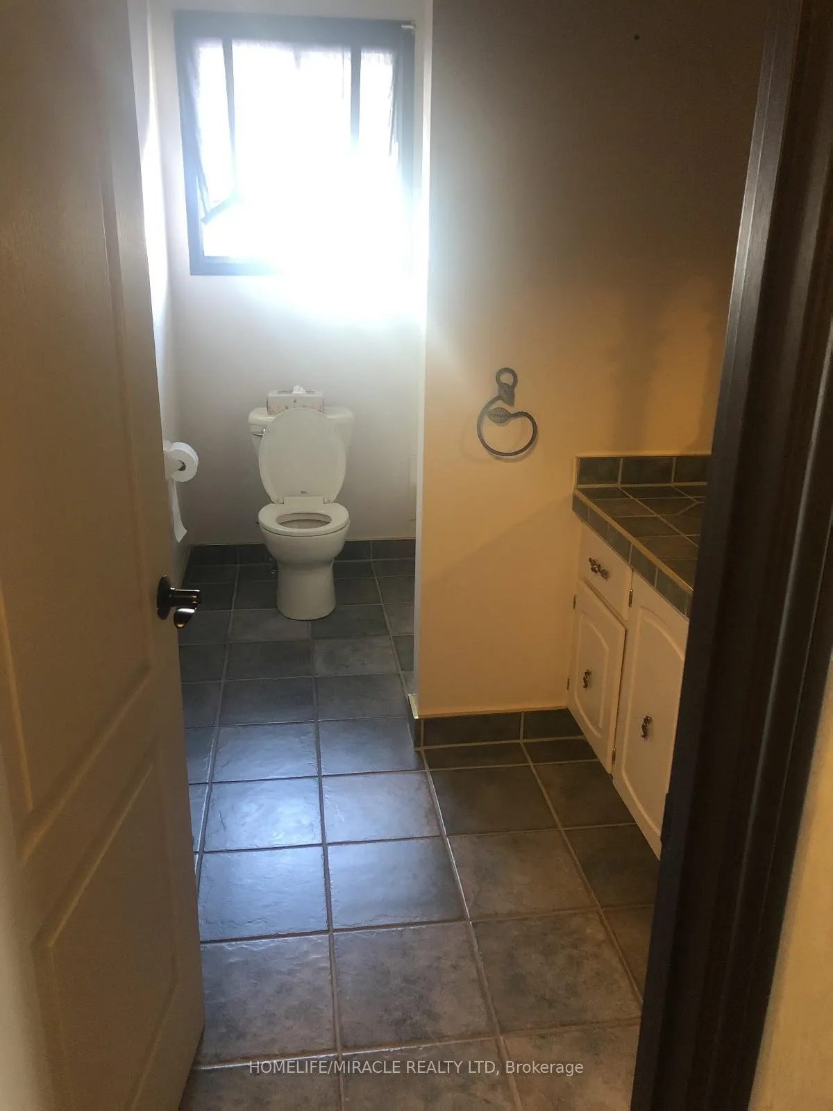 Photo 8 of Unit Upper, 171 Larchwood Circle, Welland, N. Welland — HOMEH