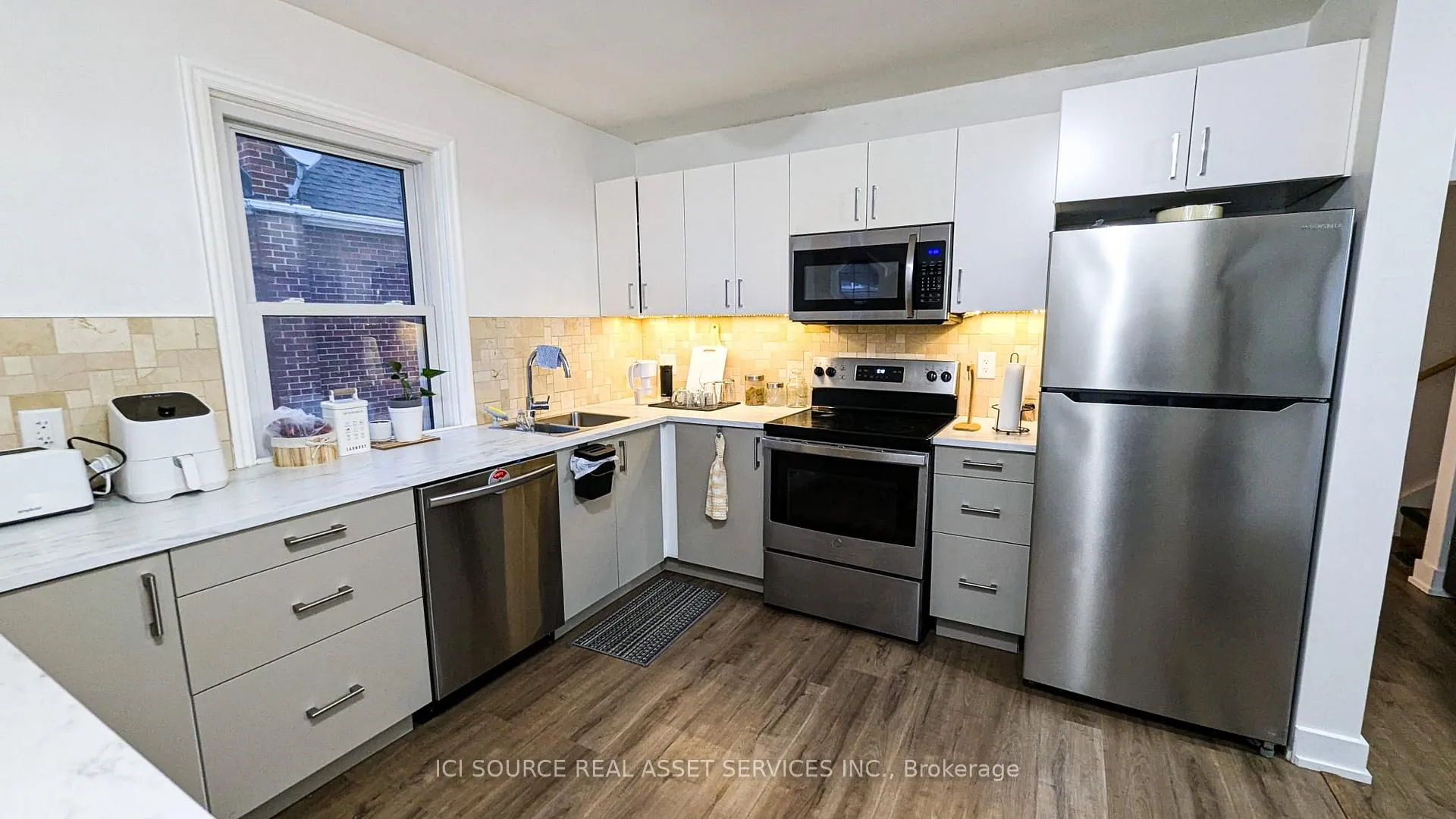 Photo 4 of Unit 1, 249 East 18th Street, Hamilton, Inch Park — HOMEH
