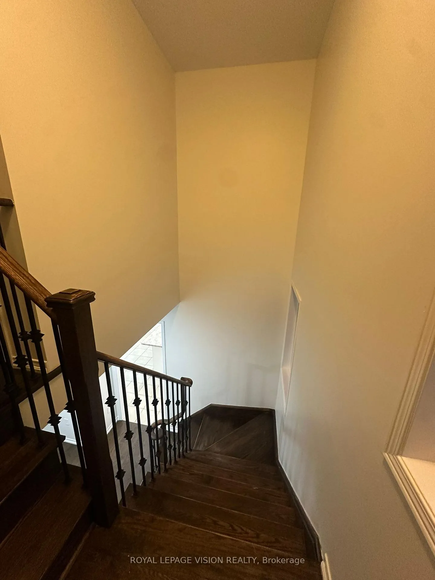 Photo 34 of 1930 Hunking Drive, Oshawa, Taunton — HOMEH