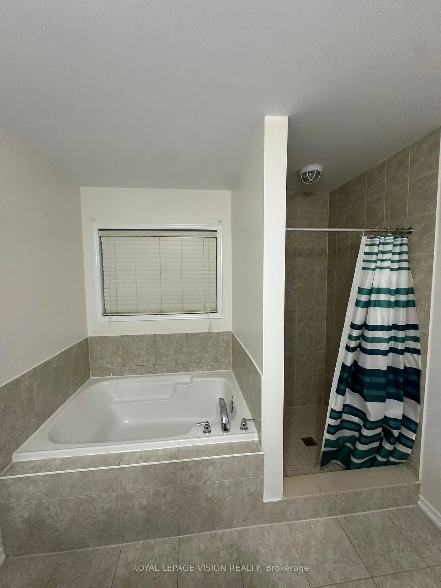 Photo 46 of 1930 Hunking Drive, Oshawa, Taunton — HOMEH