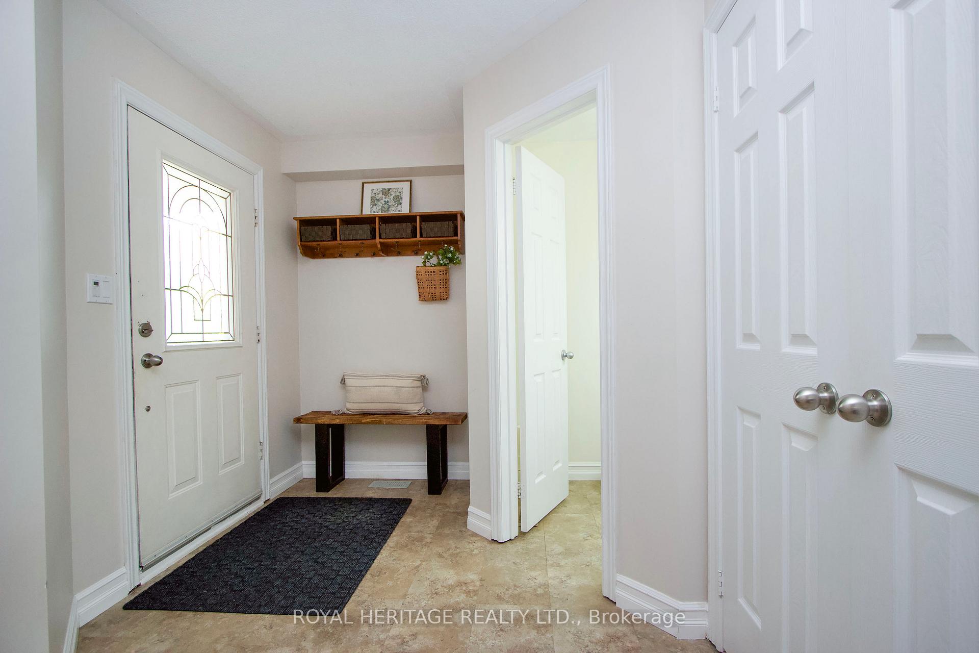 Photo 4 of 55 Hearthstone Crescent, Clarington, Courtice — HOMEH