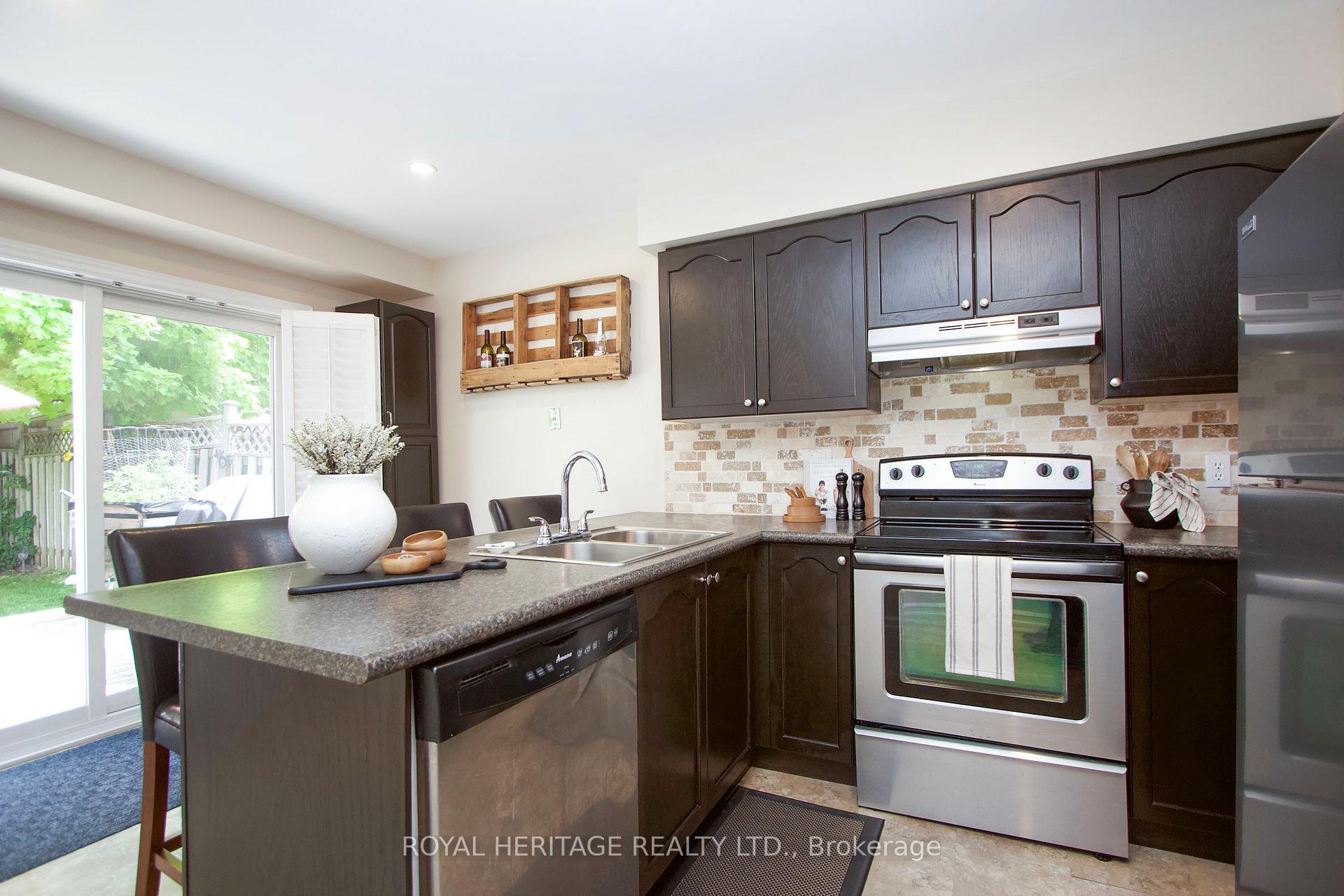 Photo 7 of 55 Hearthstone Crescent, Clarington, Courtice — HOMEH