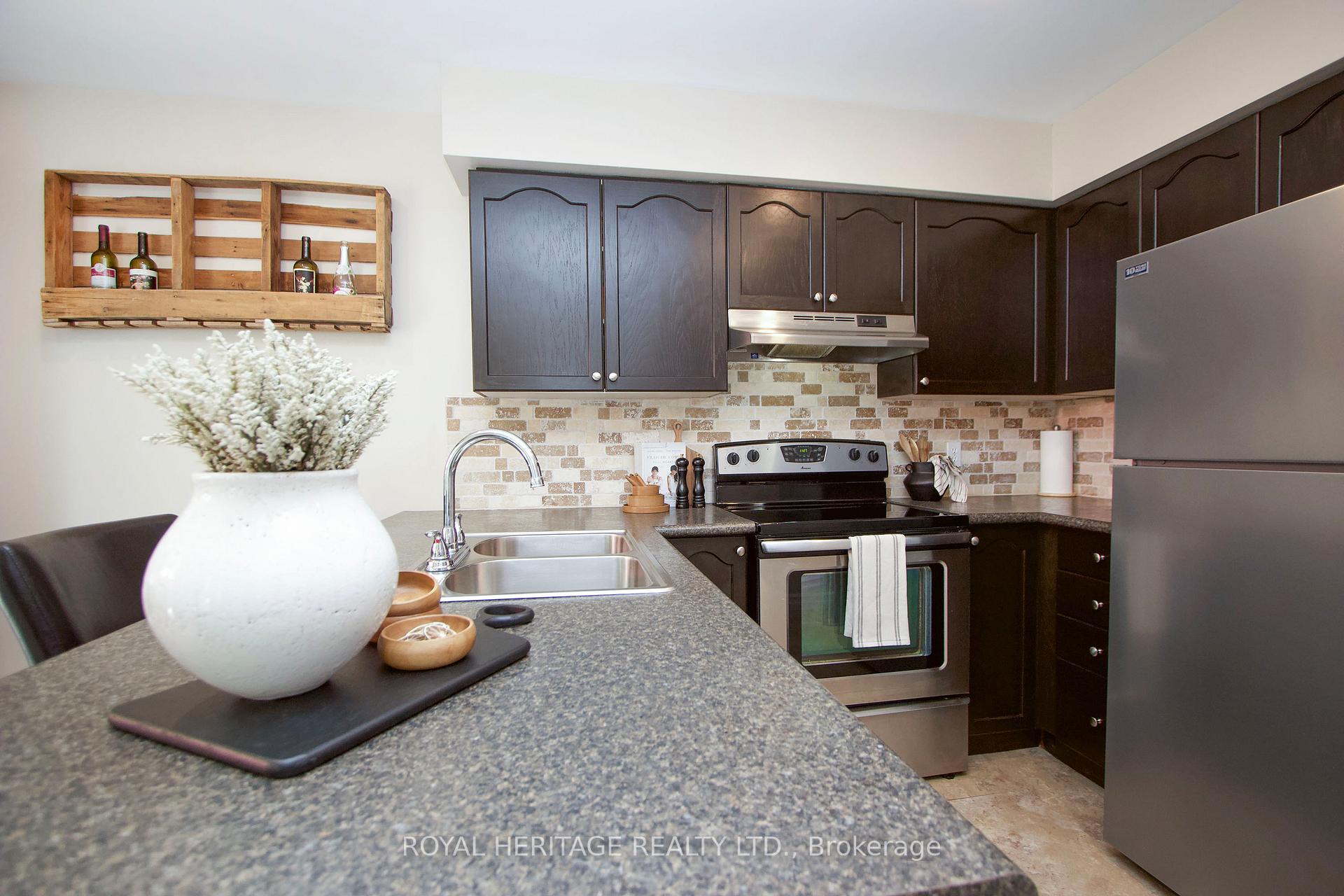 Photo 9 of 55 Hearthstone Crescent, Clarington, Courtice — HOMEH