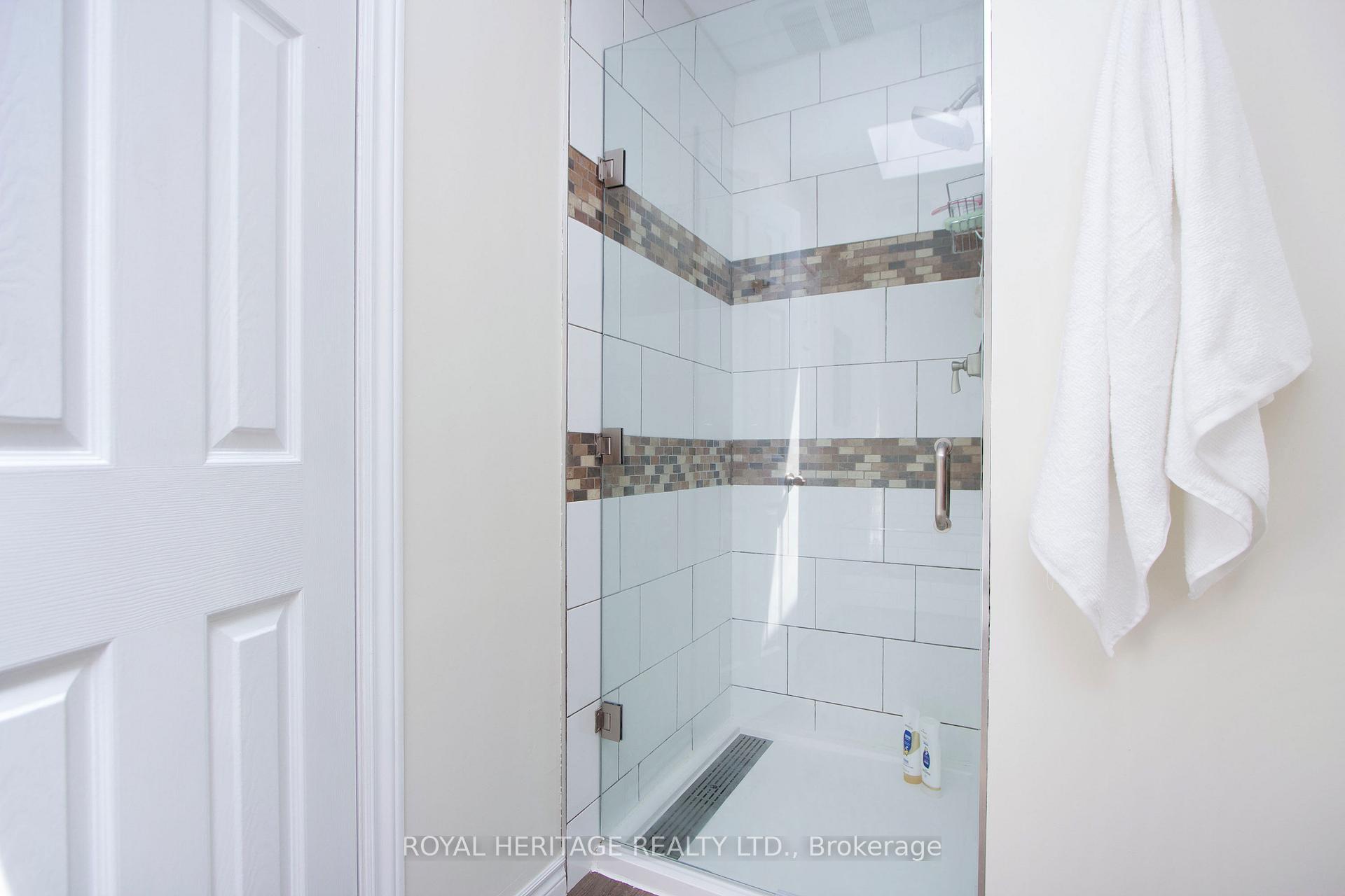 Photo 20 of 55 Hearthstone Crescent, Clarington, Courtice — HOMEH