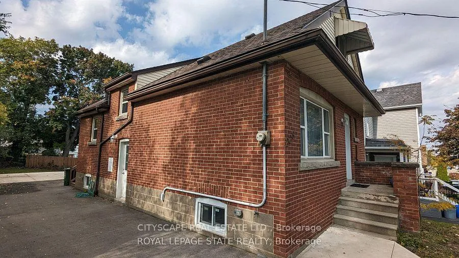 Photo 2 of Unit Upper, 228 Bell Avenue, Hamilton, Bartonville — HOMEH