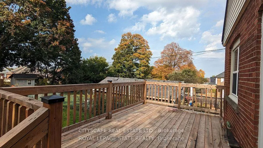 Photo 5 of Unit Upper, 228 Bell Avenue, Hamilton, Bartonville — HOMEH