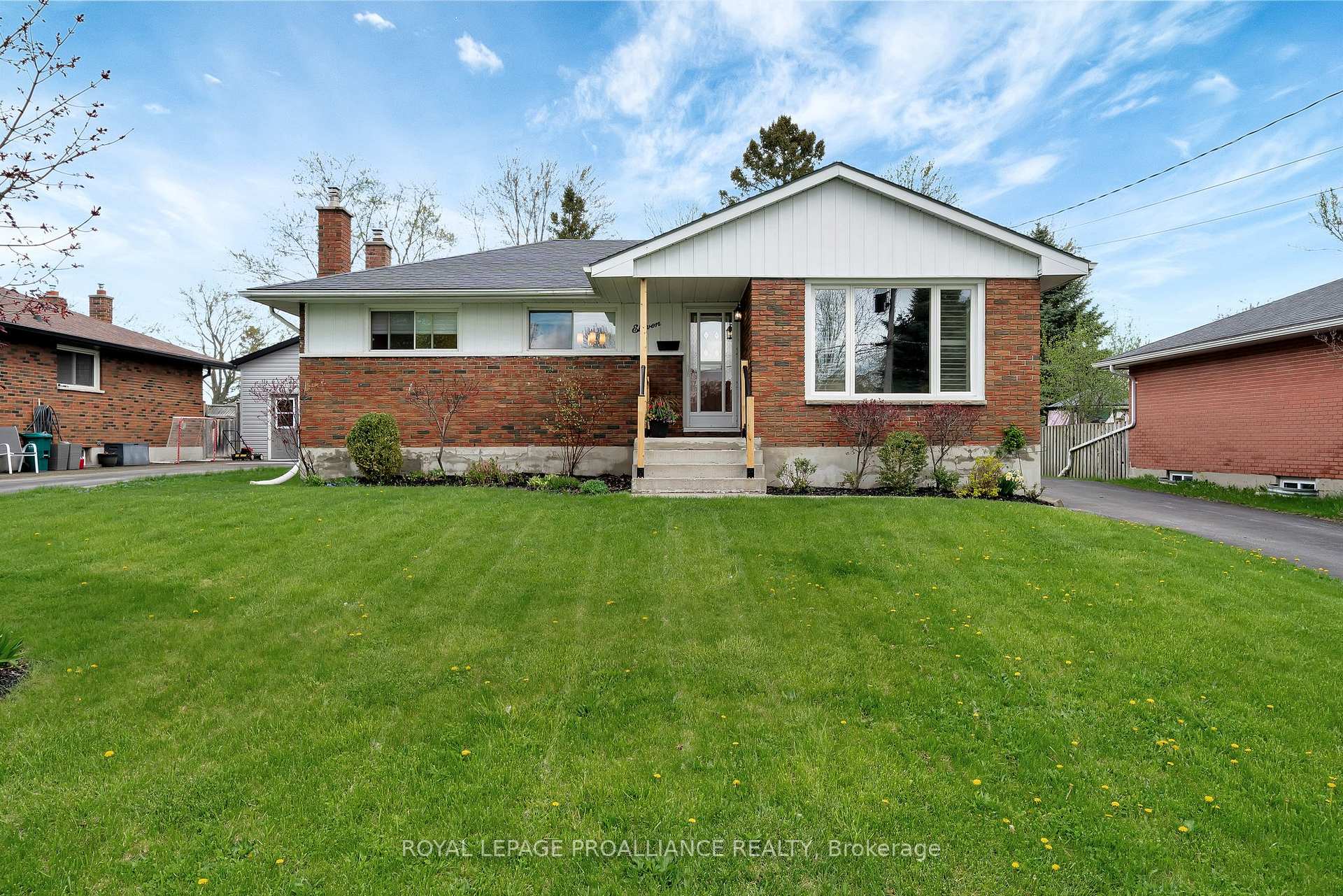 Photo 3 of 11 Adrian Street, Belleville, Belleville Ward — HOMEH