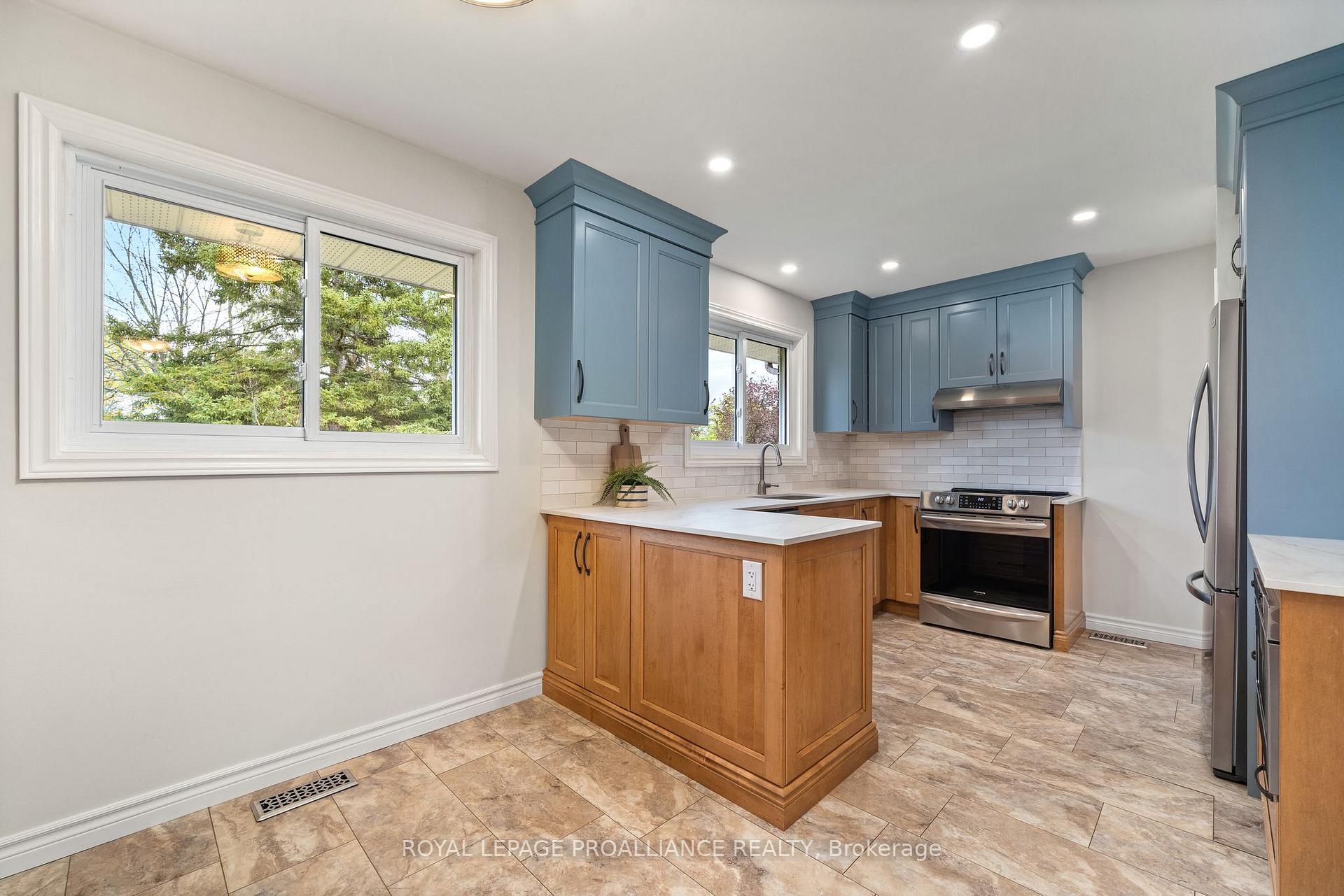 Photo 16 of 11 Adrian Street, Belleville, Belleville Ward — HOMEH