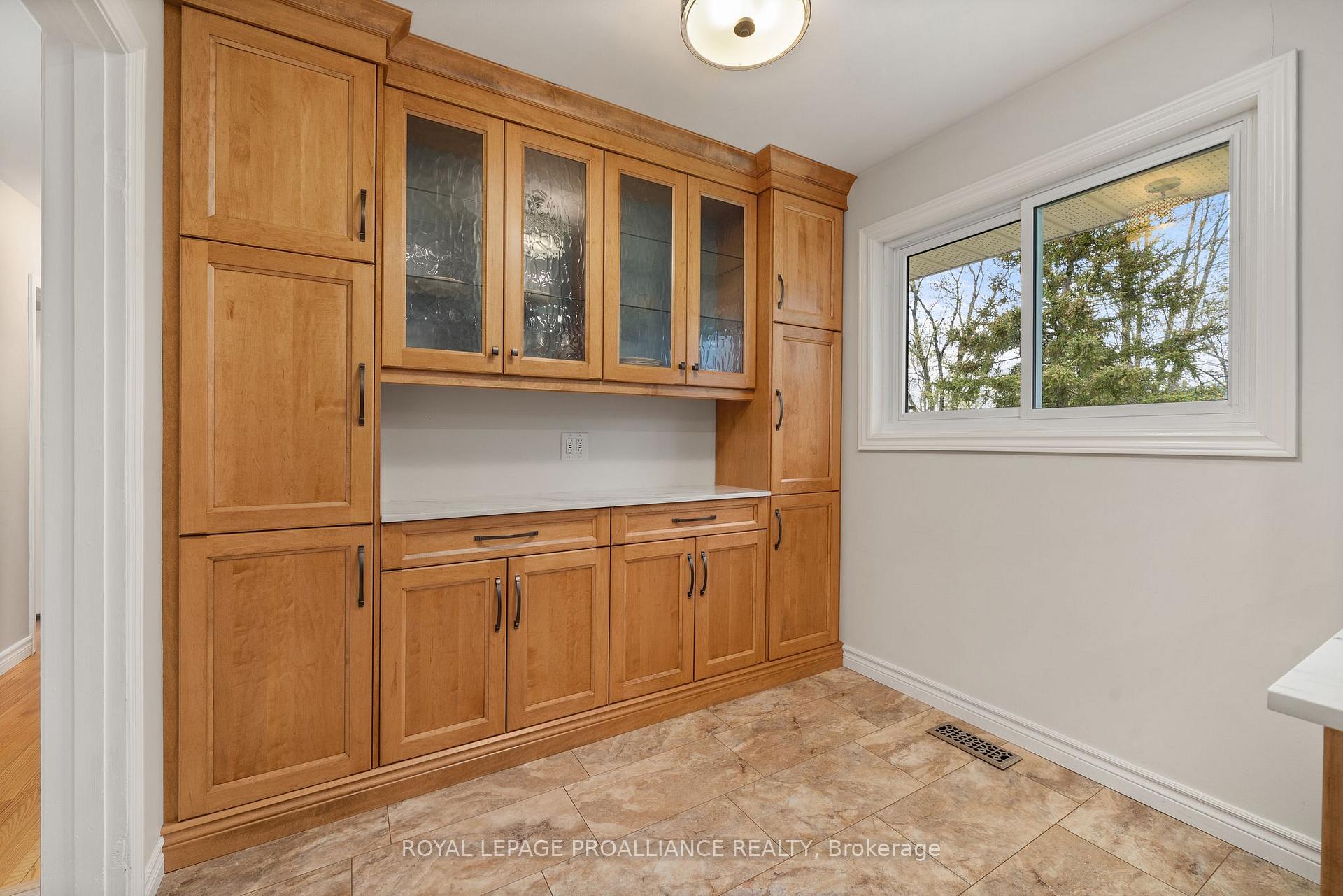 Photo 17 of 11 Adrian Street, Belleville, Belleville Ward — HOMEH