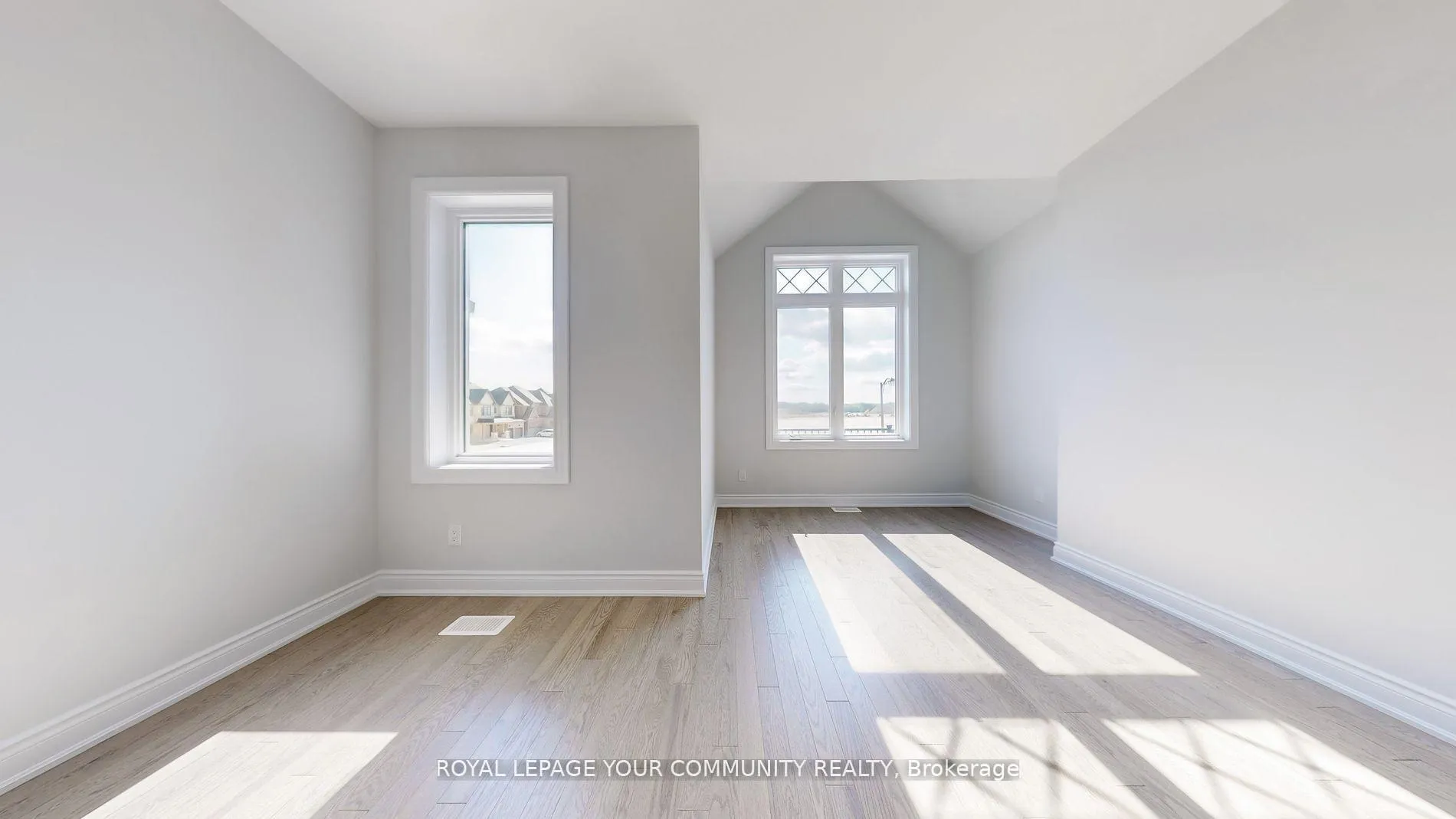 Photo 33 of 158 Harvey Bunker Crescent, Markham, Angus Glen — HOMEH
