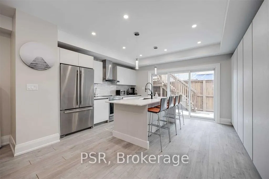 Front of Unit 2, 207 Perth Avenue