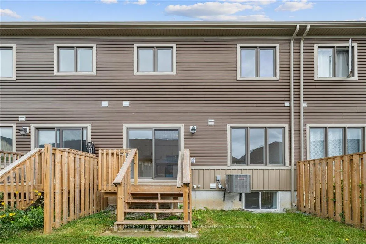 Photo 18 of 64 Cosmopolitan Common, St. Catharines, Carlton/Bunting — HOMEH