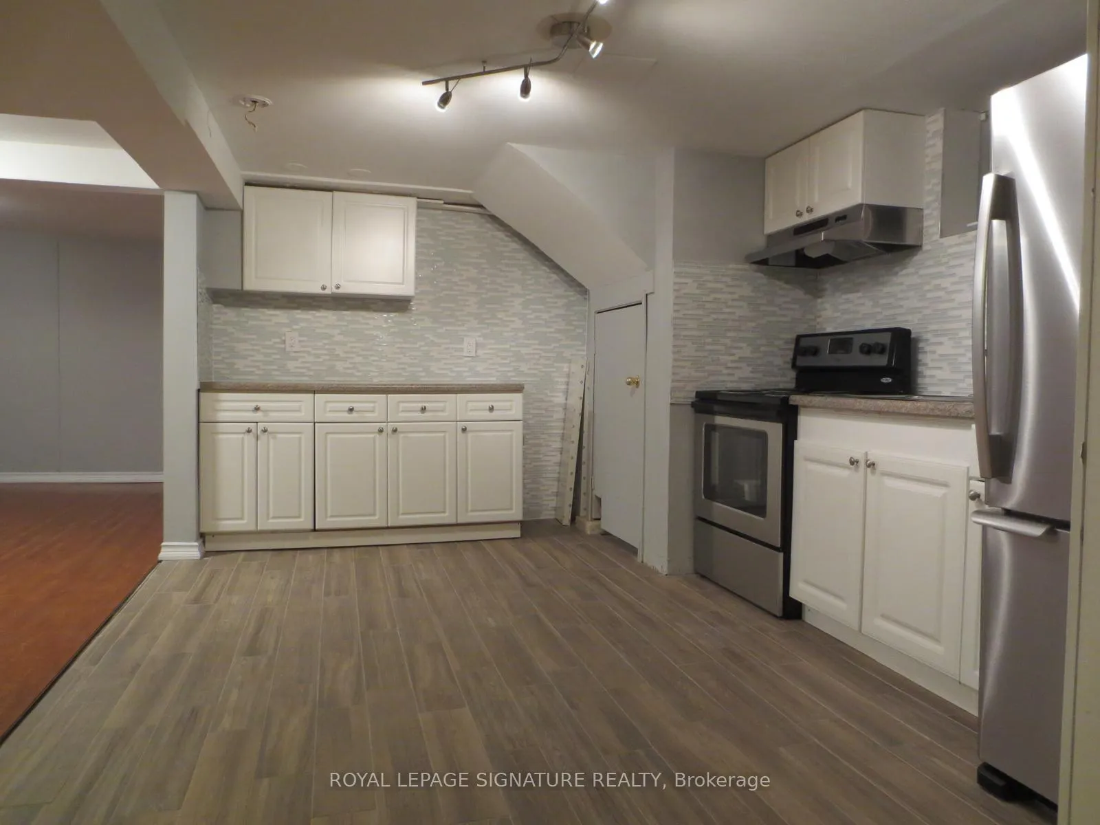 Photo 5 of 54 Tulloch Drive, Ajax, South East — HOMEH