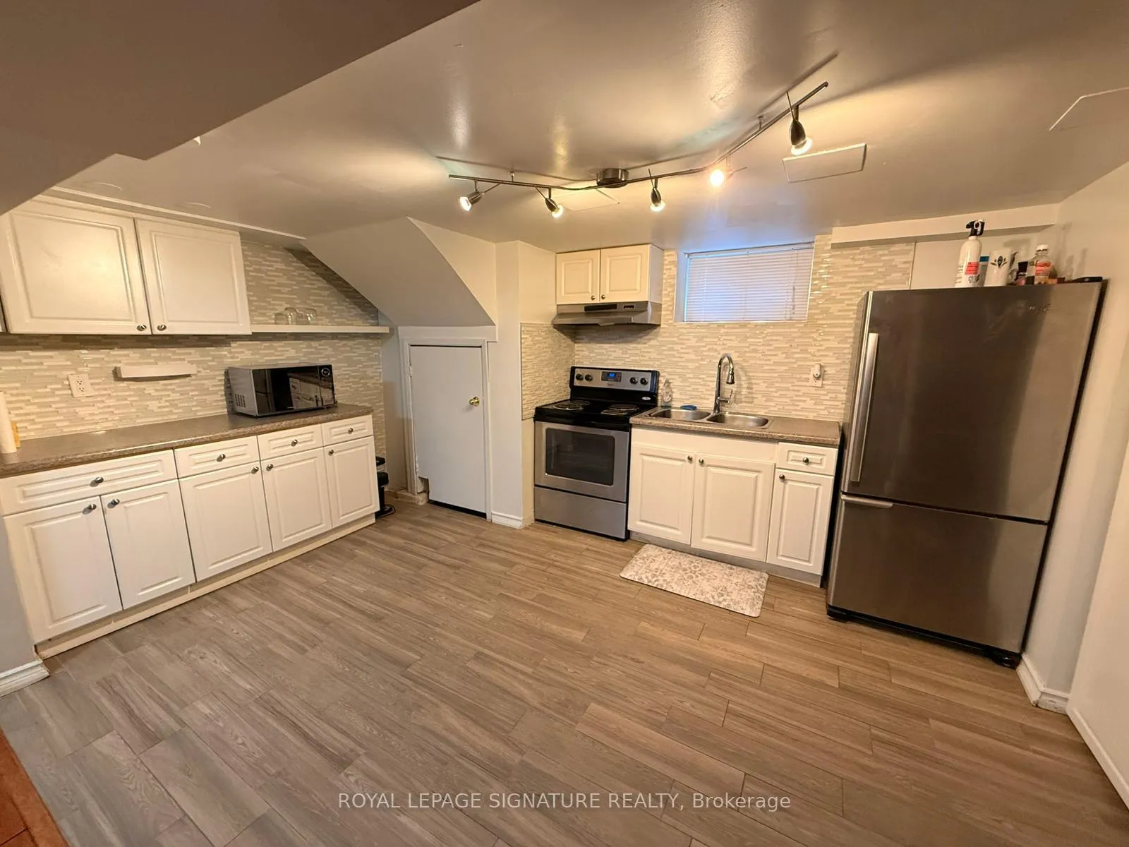 Photo 8 of 54 Tulloch Drive, Ajax, South East — HOMEH