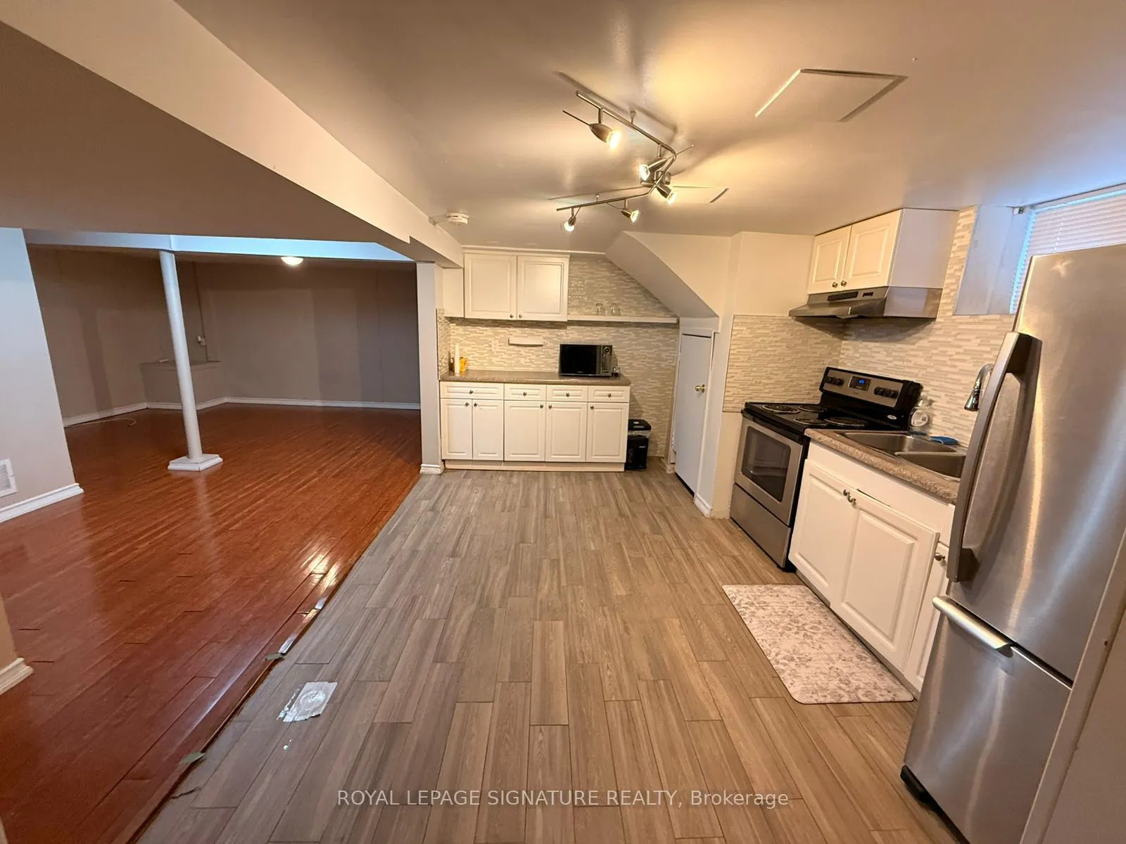 Photo 10 of 54 Tulloch Drive, Ajax, South East — HOMEH