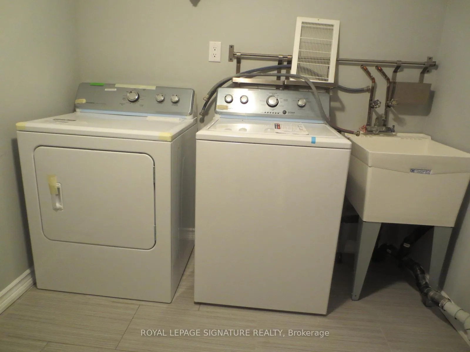 Photo 15 of 54 Tulloch Drive, Ajax, South East — HOMEH