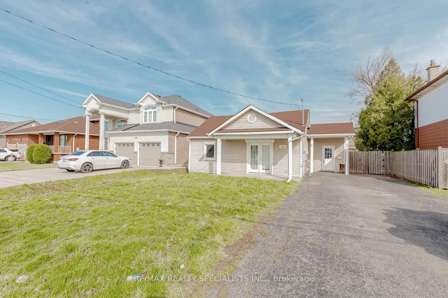 Photo 1 of 206 Green Road, Hamilton, Stoney Creek — HOMEH