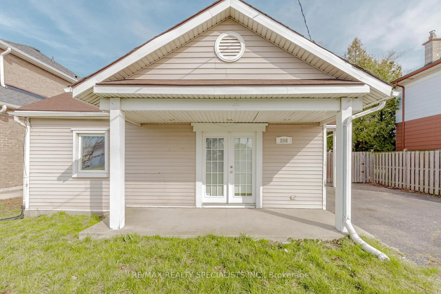 Photo 2 of 206 Green Road, Hamilton, Stoney Creek — HOMEH