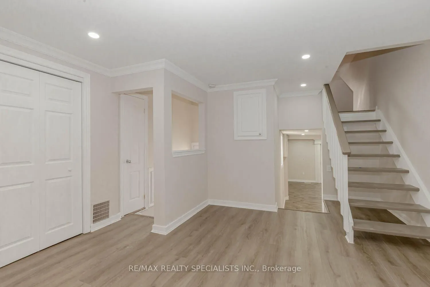 Photo 6 of 206 Green Road, Hamilton, Stoney Creek — HOMEH
