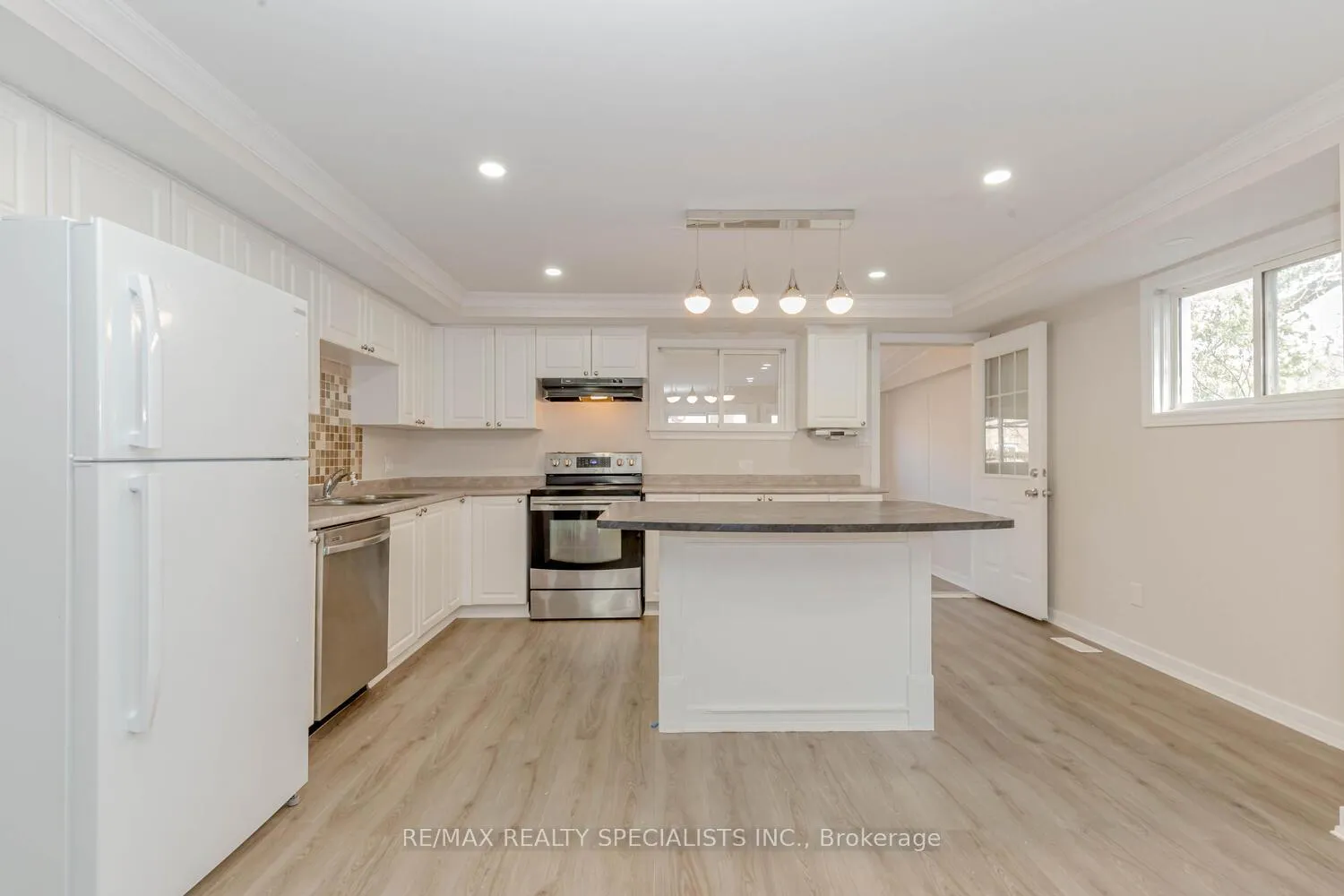 Photo 8 of 206 Green Road, Hamilton, Stoney Creek — HOMEH