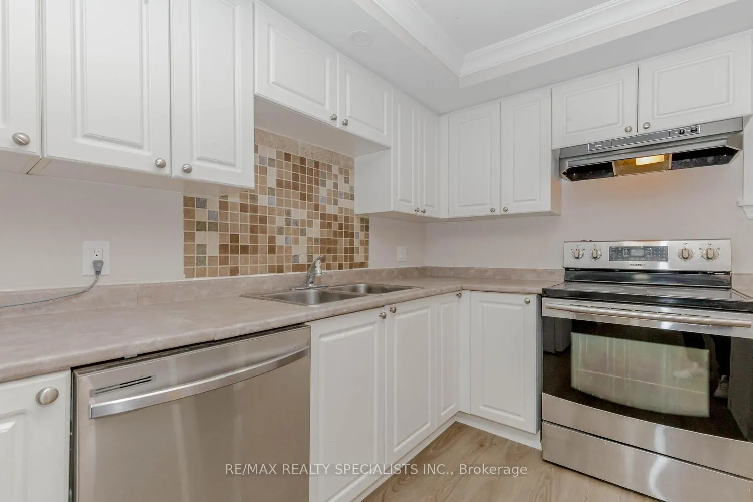 Photo 9 of 206 Green Road, Hamilton, Stoney Creek — HOMEH