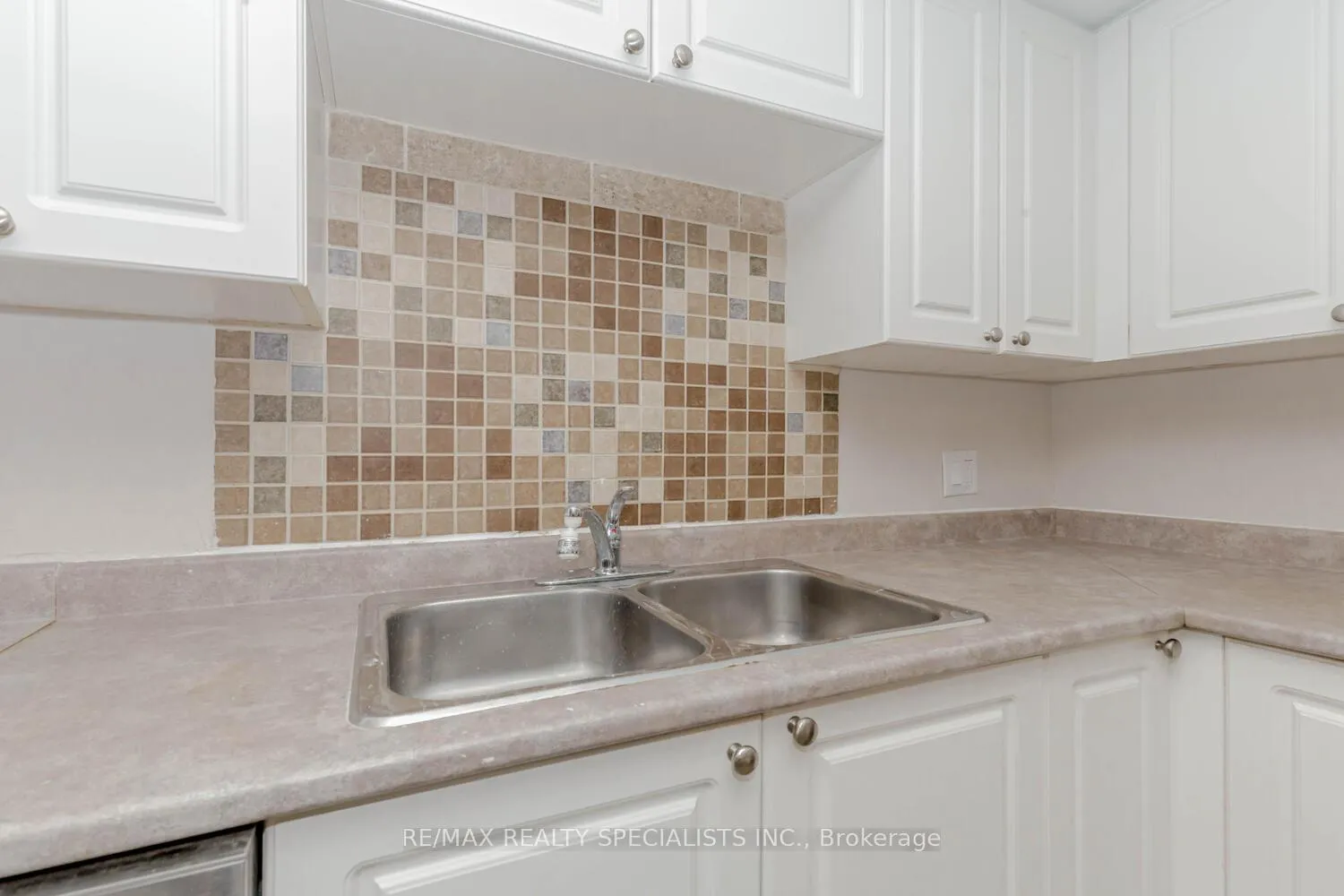 Photo 10 of 206 Green Road, Hamilton, Stoney Creek — HOMEH