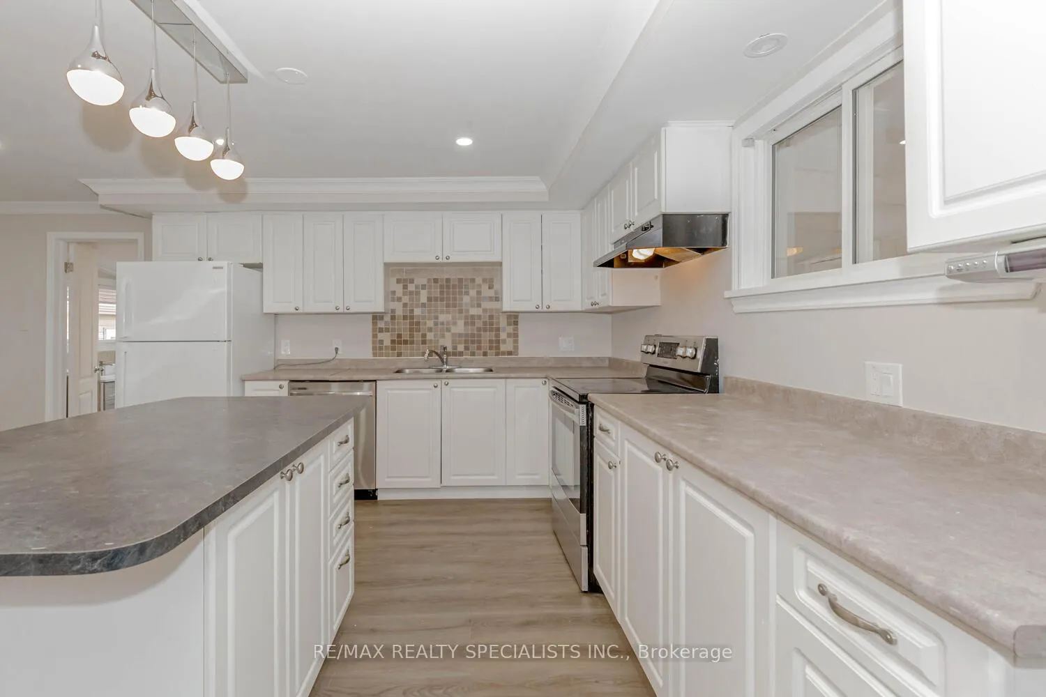 Photo 12 of 206 Green Road, Hamilton, Stoney Creek — HOMEH