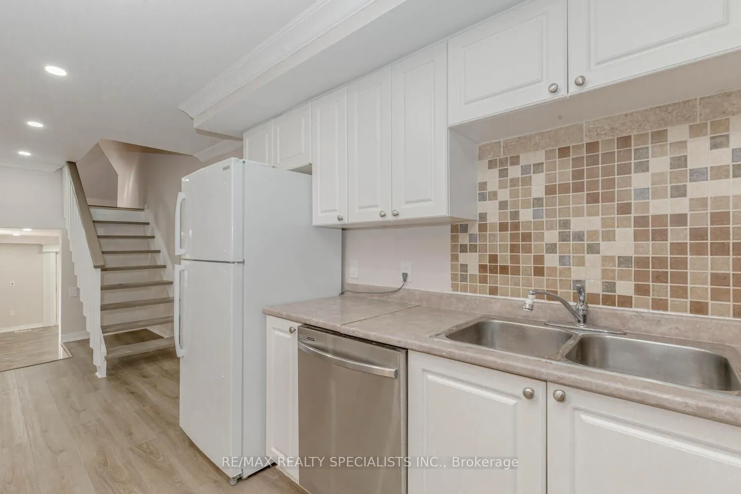 Photo 13 of 206 Green Road, Hamilton, Stoney Creek — HOMEH