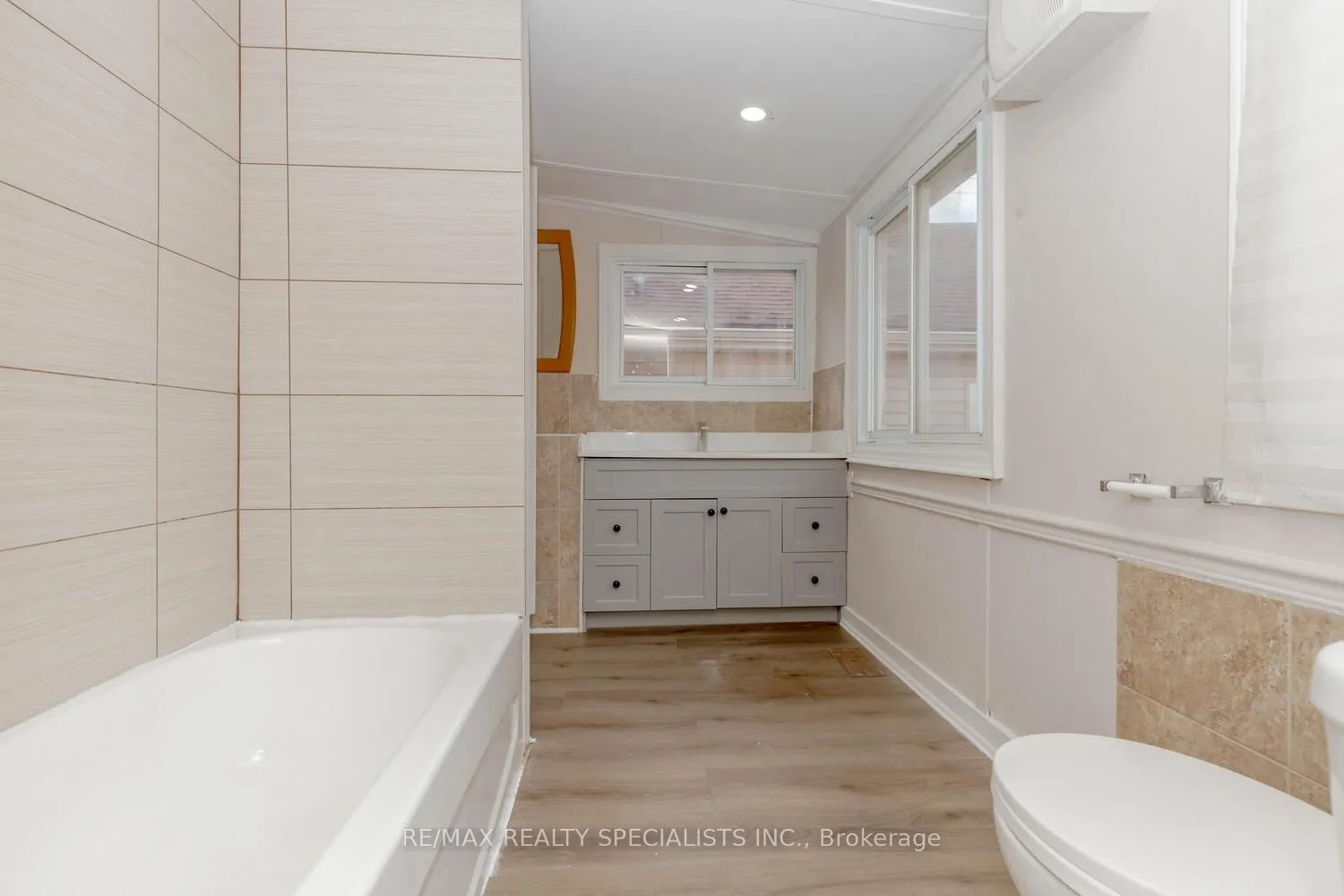 Photo 18 of 206 Green Road, Hamilton, Stoney Creek — HOMEH
