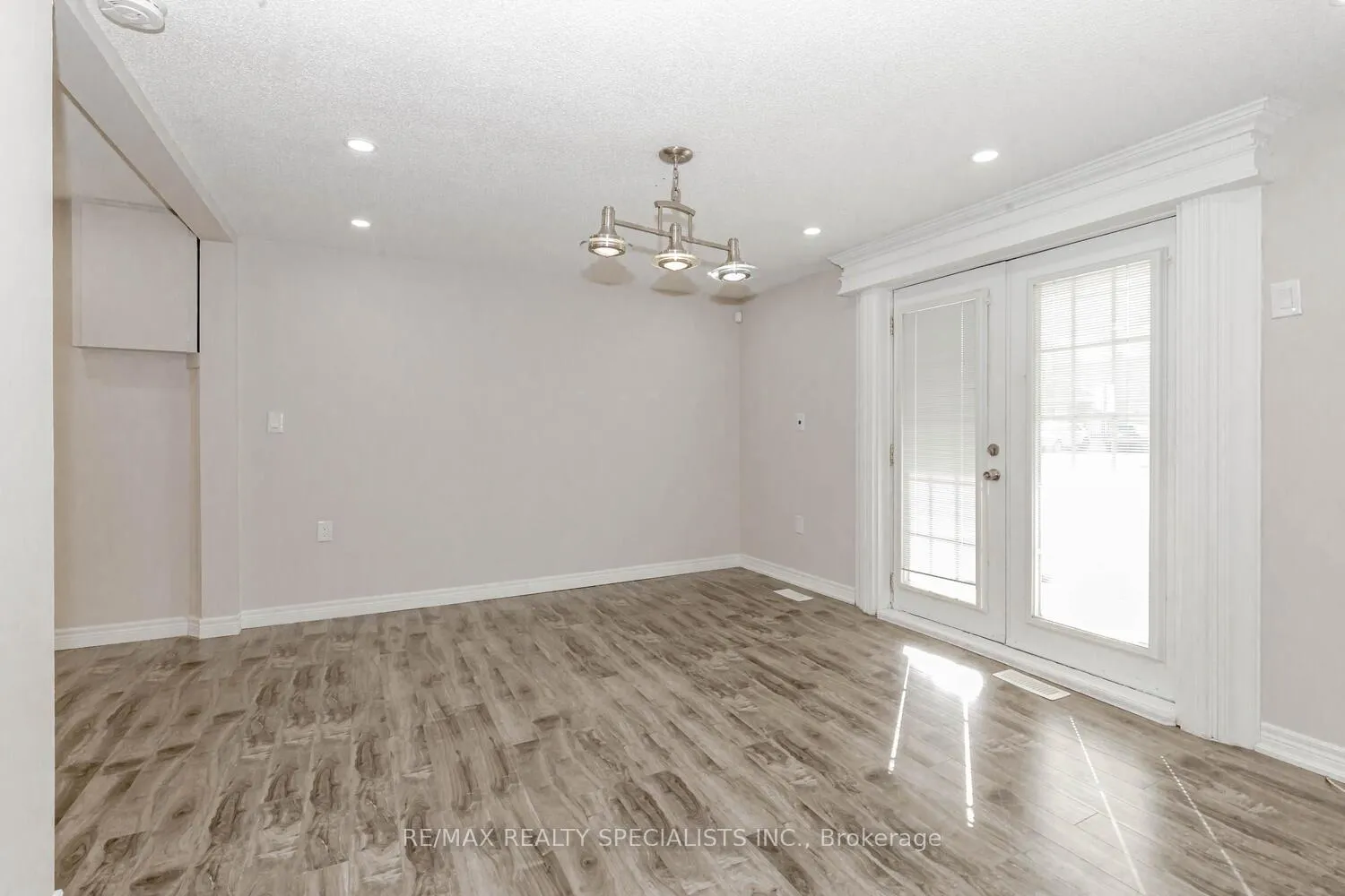 Photo 24 of 206 Green Road, Hamilton, Stoney Creek — HOMEH