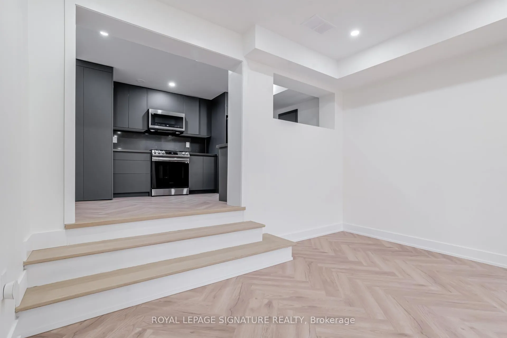 Photo 7 of Unit 4, 861 O'connor Drive, Toronto, O'Connor-Parkview — HOMEH